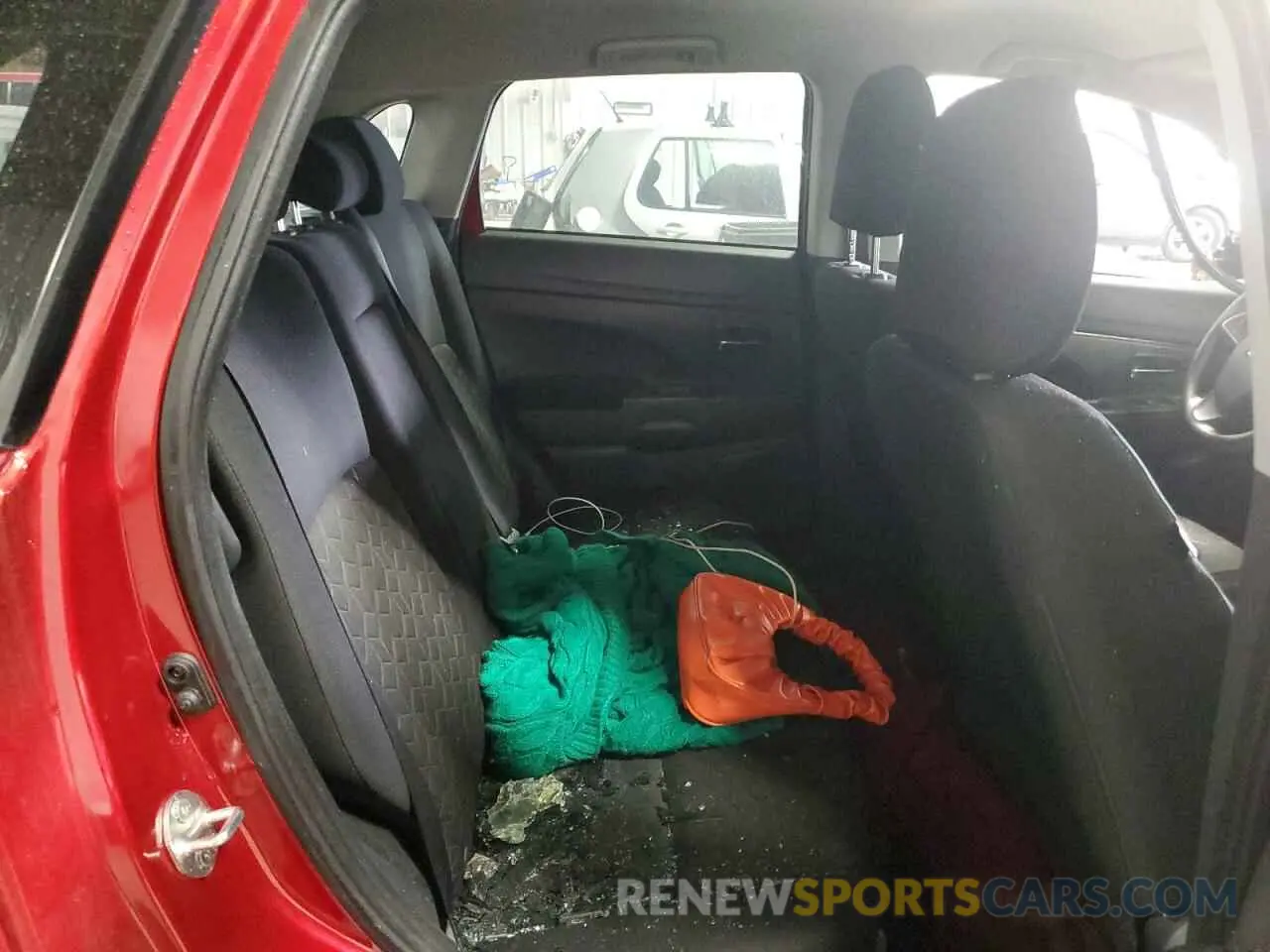11 fotografías del automóvil dañado JA4AP3AU7LU008879 MITSUBISHI OUTLANDER 2020