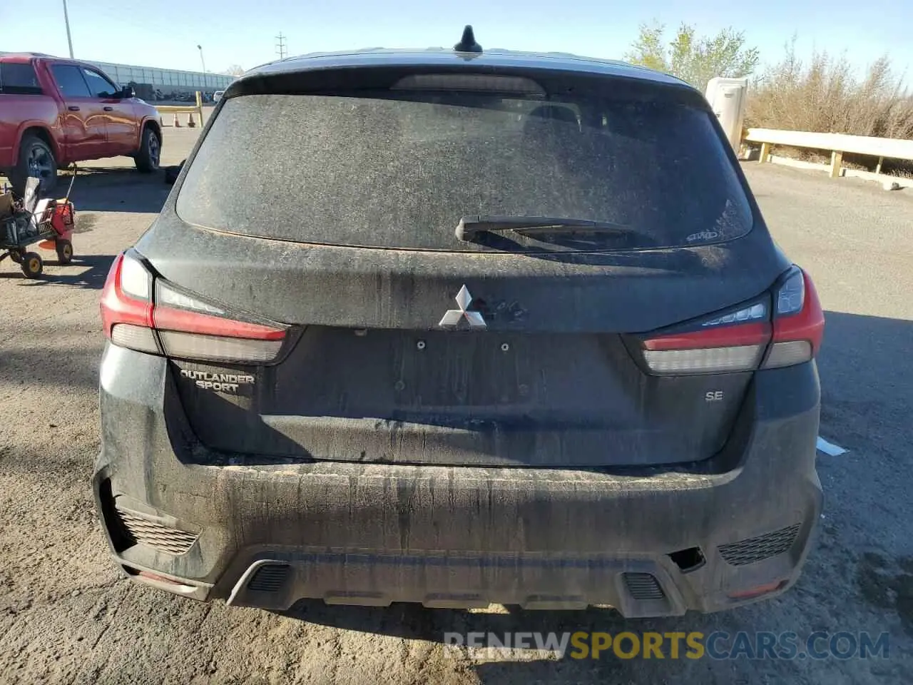 6 fotografías del automóvil dañado JA4AR3AU0LU024111 MITSUBISHI OUTLANDER 2020