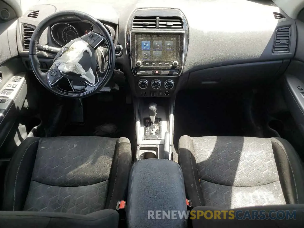 8 fotografías del automóvil dañado JA4AR3AU0LU024111 MITSUBISHI OUTLANDER 2020