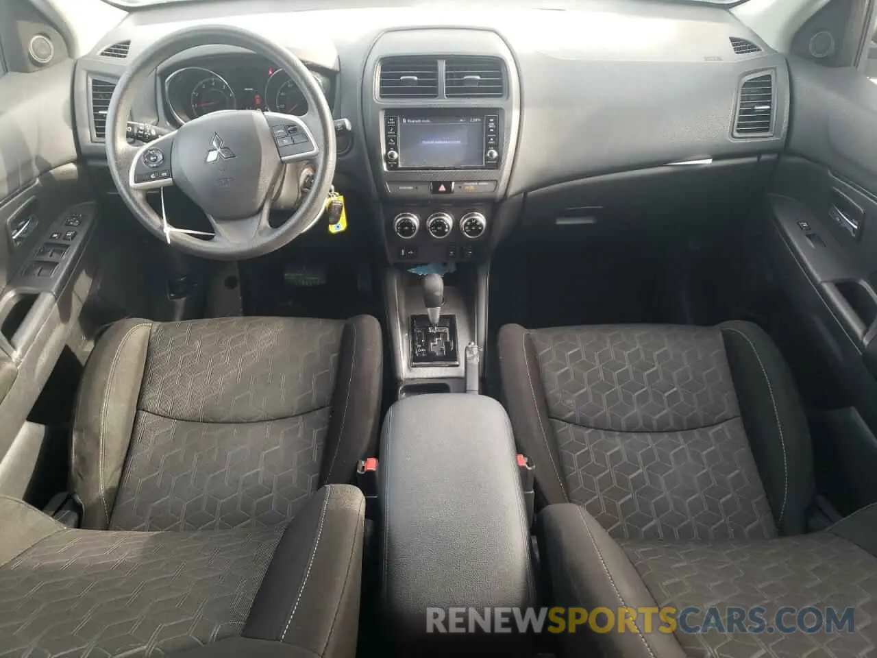 8 fotografías del automóvil dañado JA4AR3AU1LU013554 MITSUBISHI OUTLANDER 2020
