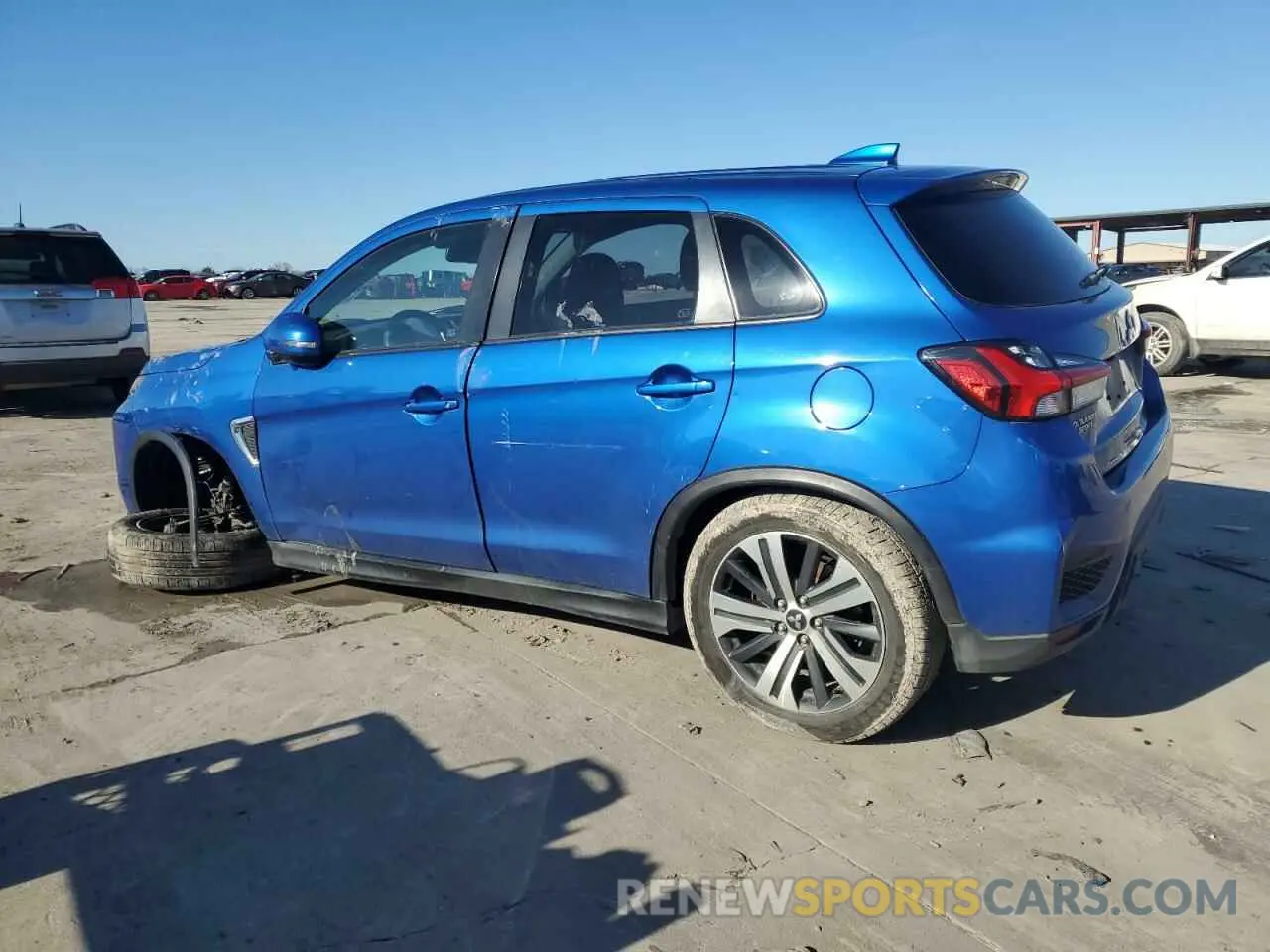 2 fotografías del automóvil dañado JA4AR3AU2LU023817 MITSUBISHI OUTLANDER 2020