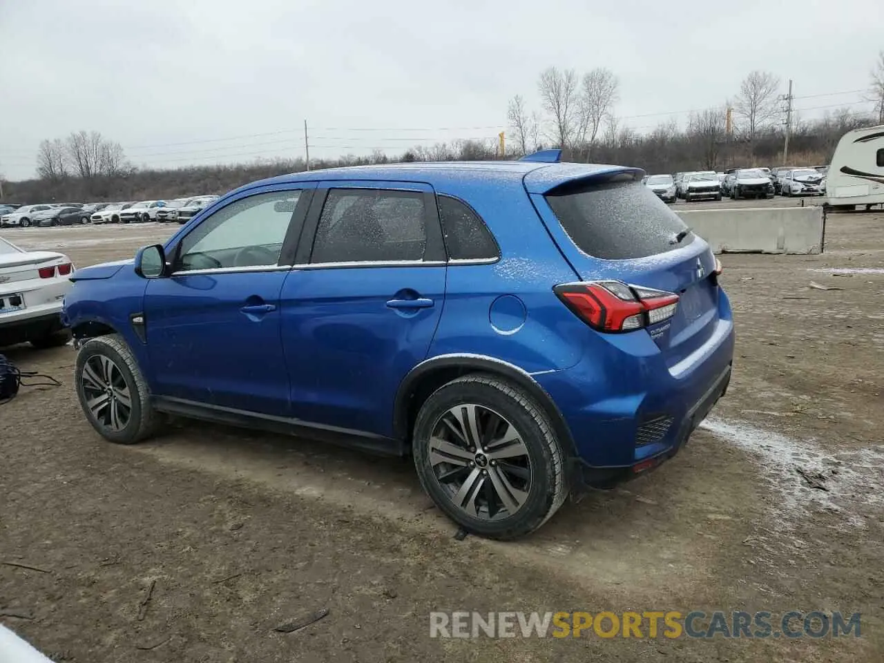 2 fotografías del automóvil dañado JA4AR3AU3LU002118 MITSUBISHI OUTLANDER 2020
