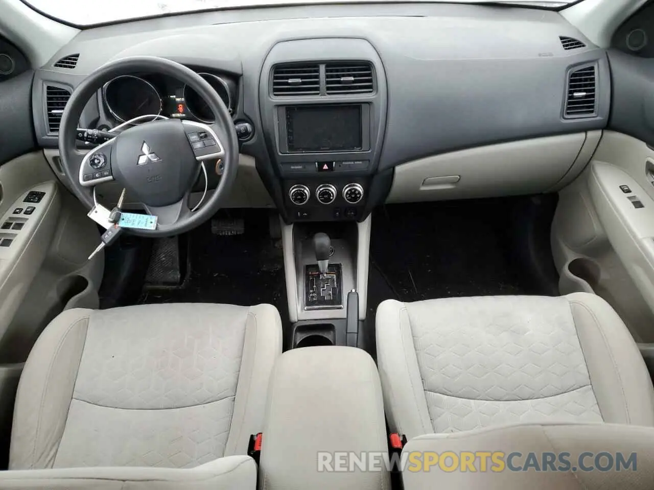 8 fotografías del automóvil dañado JA4AR3AU3LU002118 MITSUBISHI OUTLANDER 2020