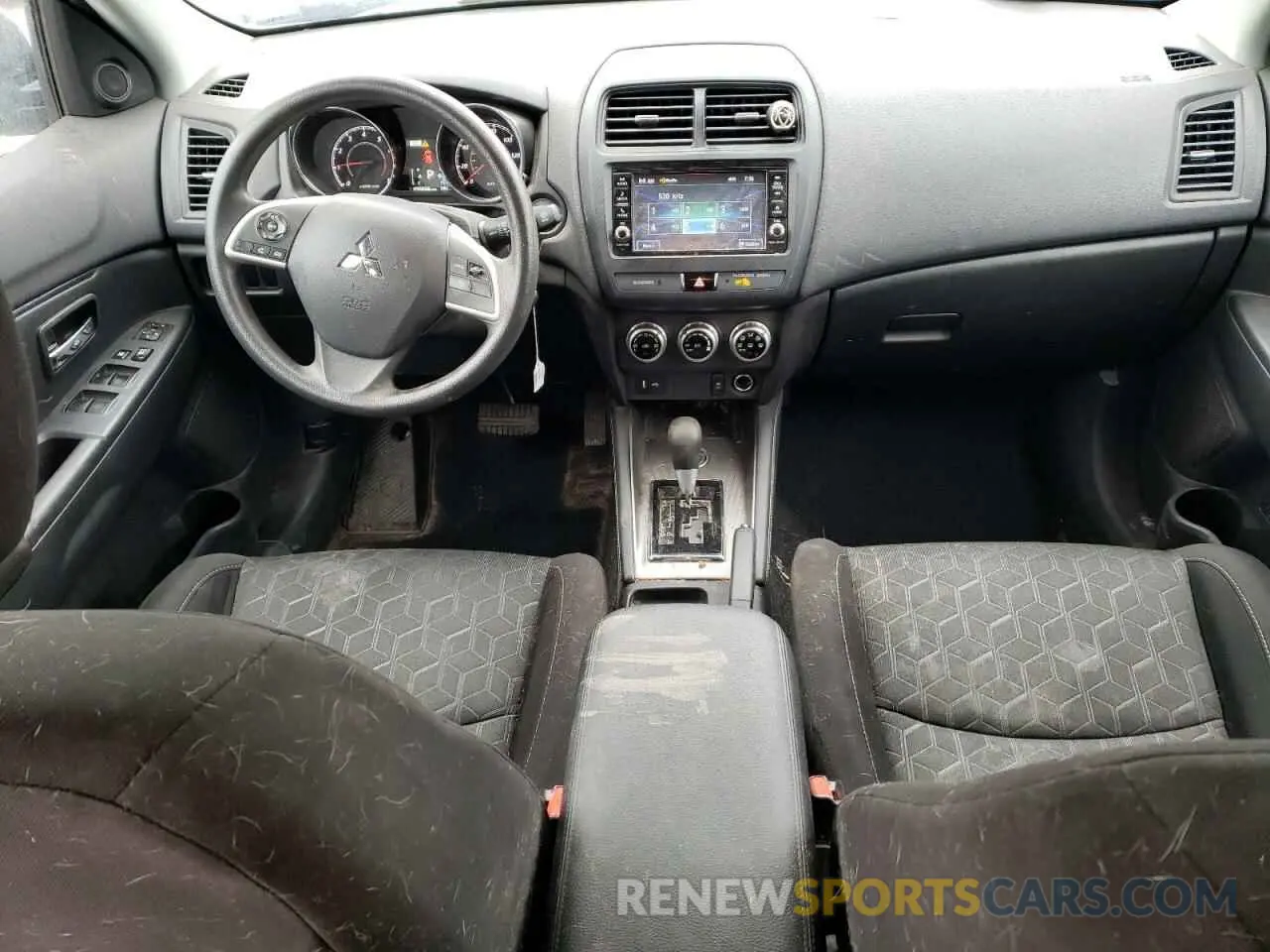 8 fotografías del automóvil dañado JA4AR3AU3LU028119 MITSUBISHI OUTLANDER 2020