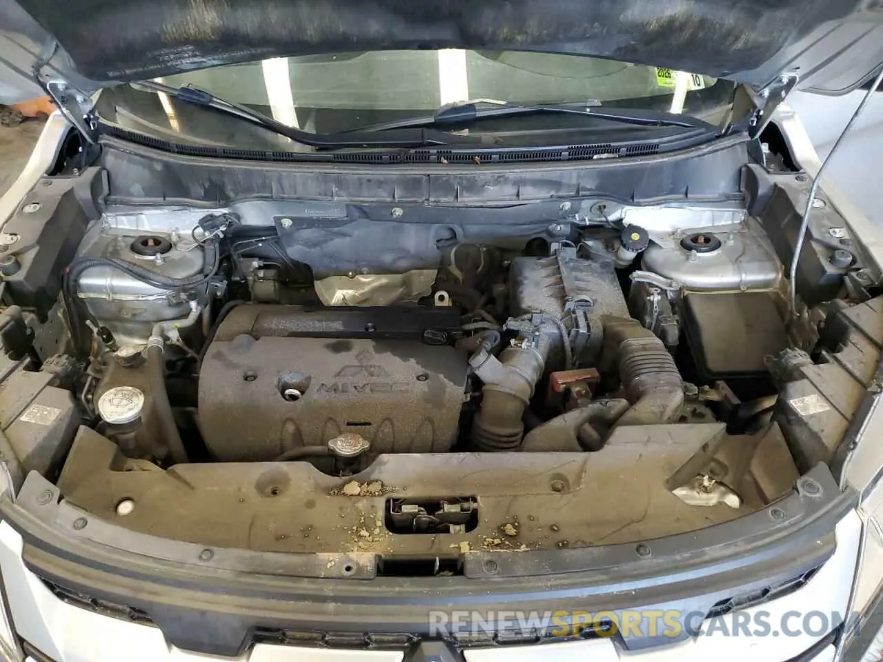 12 fotografías del automóvil dañado JA4AR3AU4LU014987 MITSUBISHI OUTLANDER 2020