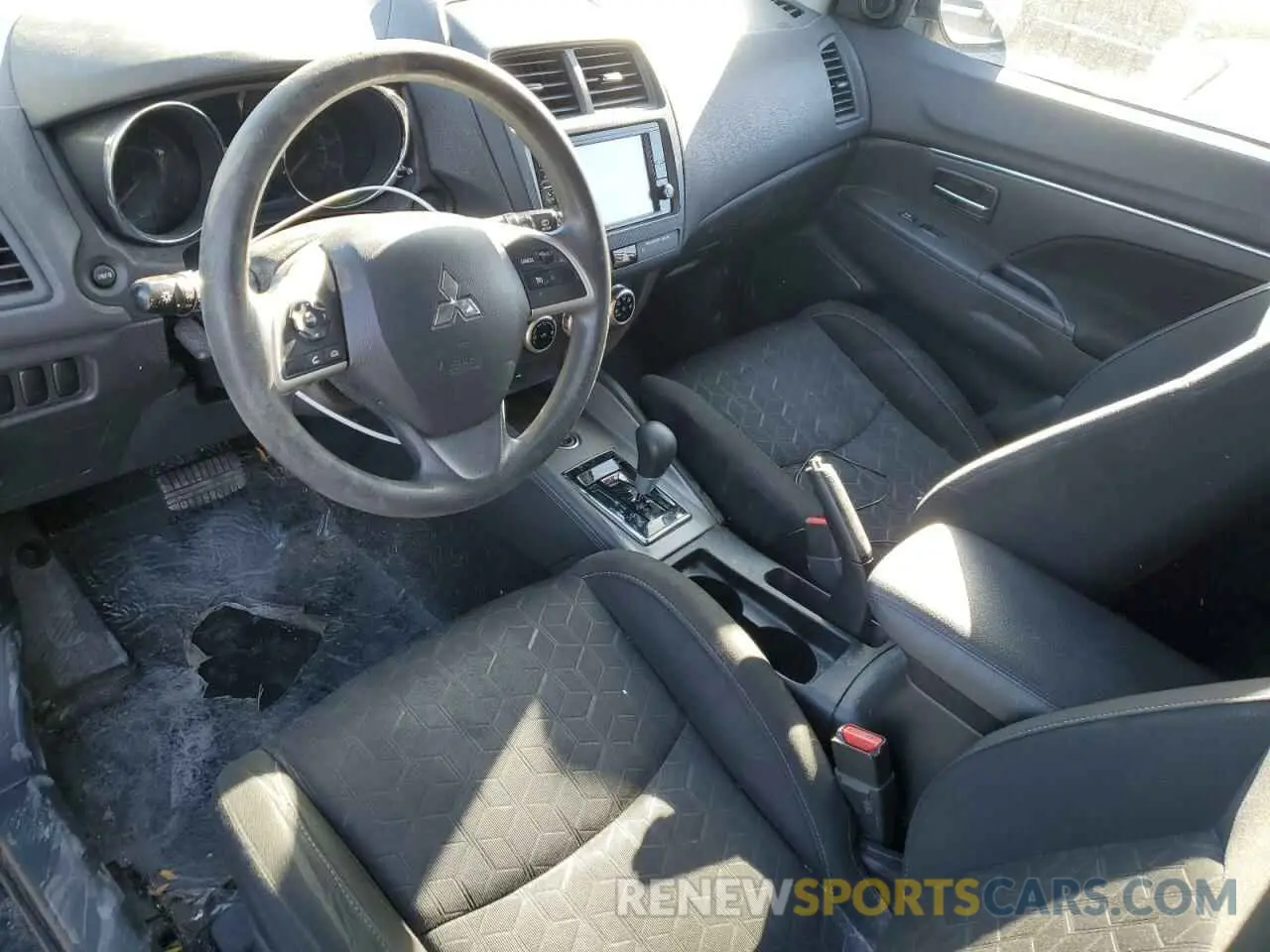 8 fotografías del automóvil dañado JA4AR3AU7LU024896 MITSUBISHI OUTLANDER 2020