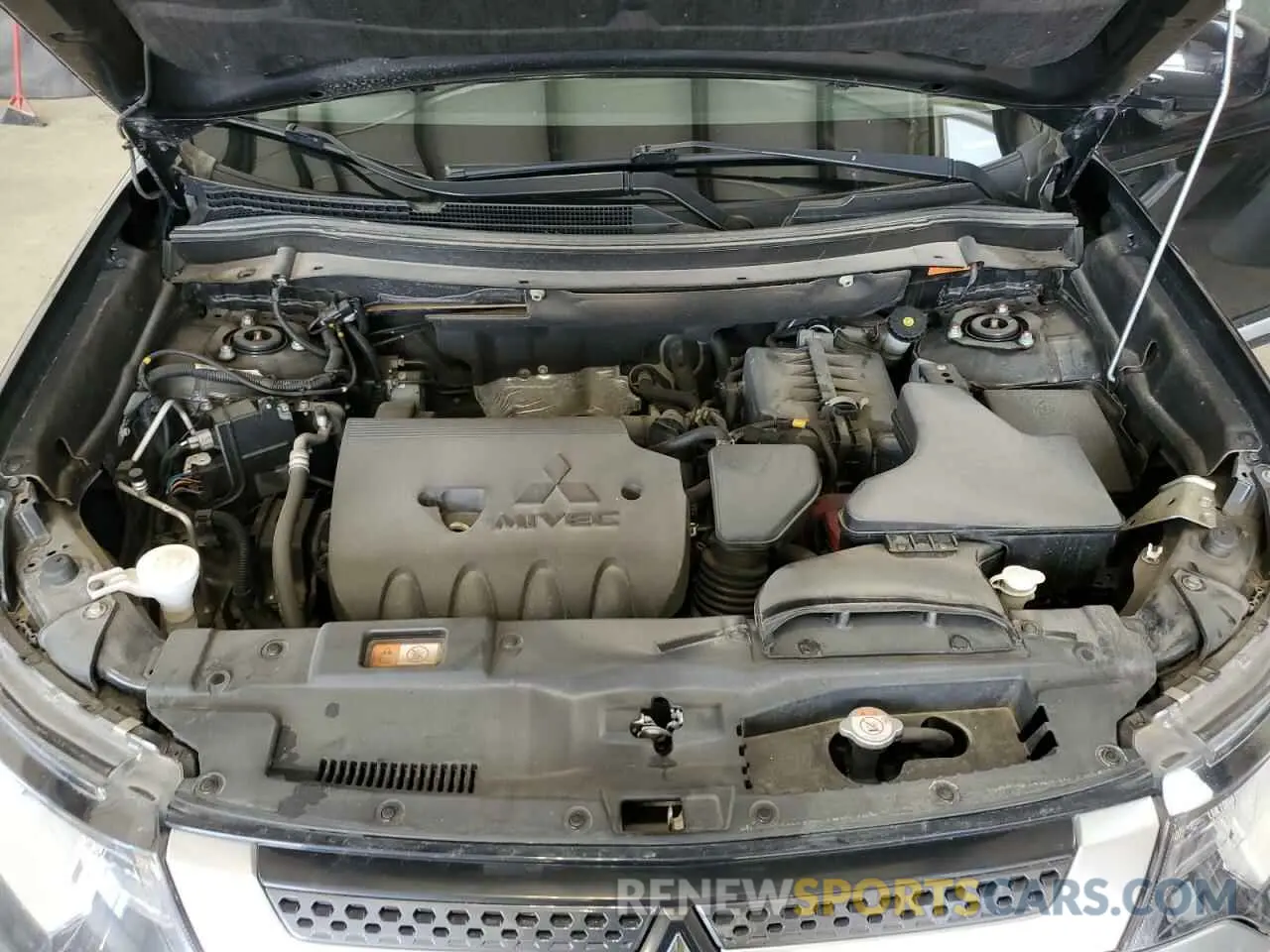 12 fotografías del automóvil dañado JA4AZ2A3XLZ602851 MITSUBISHI OUTLANDER 2020