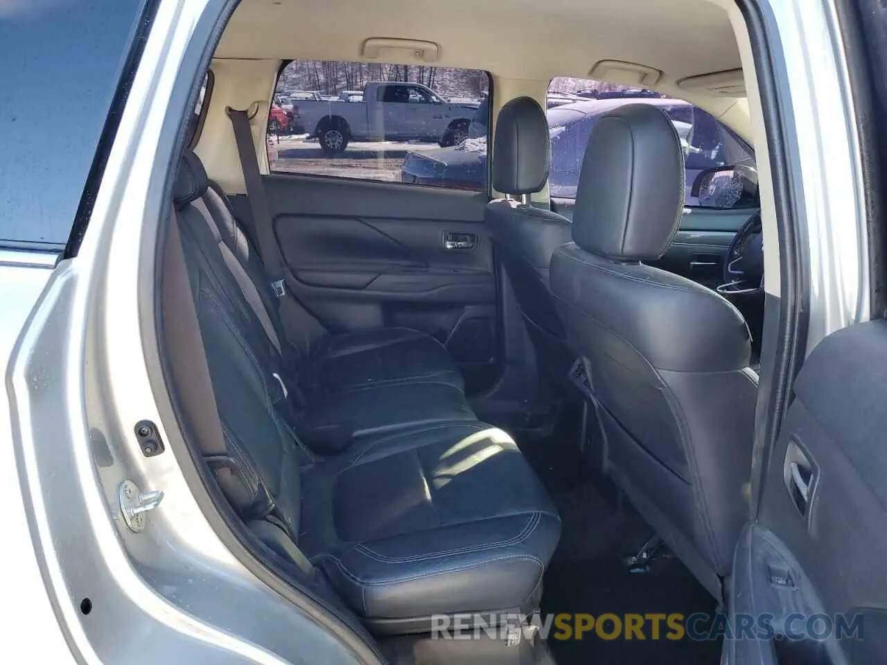 11 fotografías del automóvil dañado JA4AZ3A31LZ025066 MITSUBISHI OUTLANDER 2020