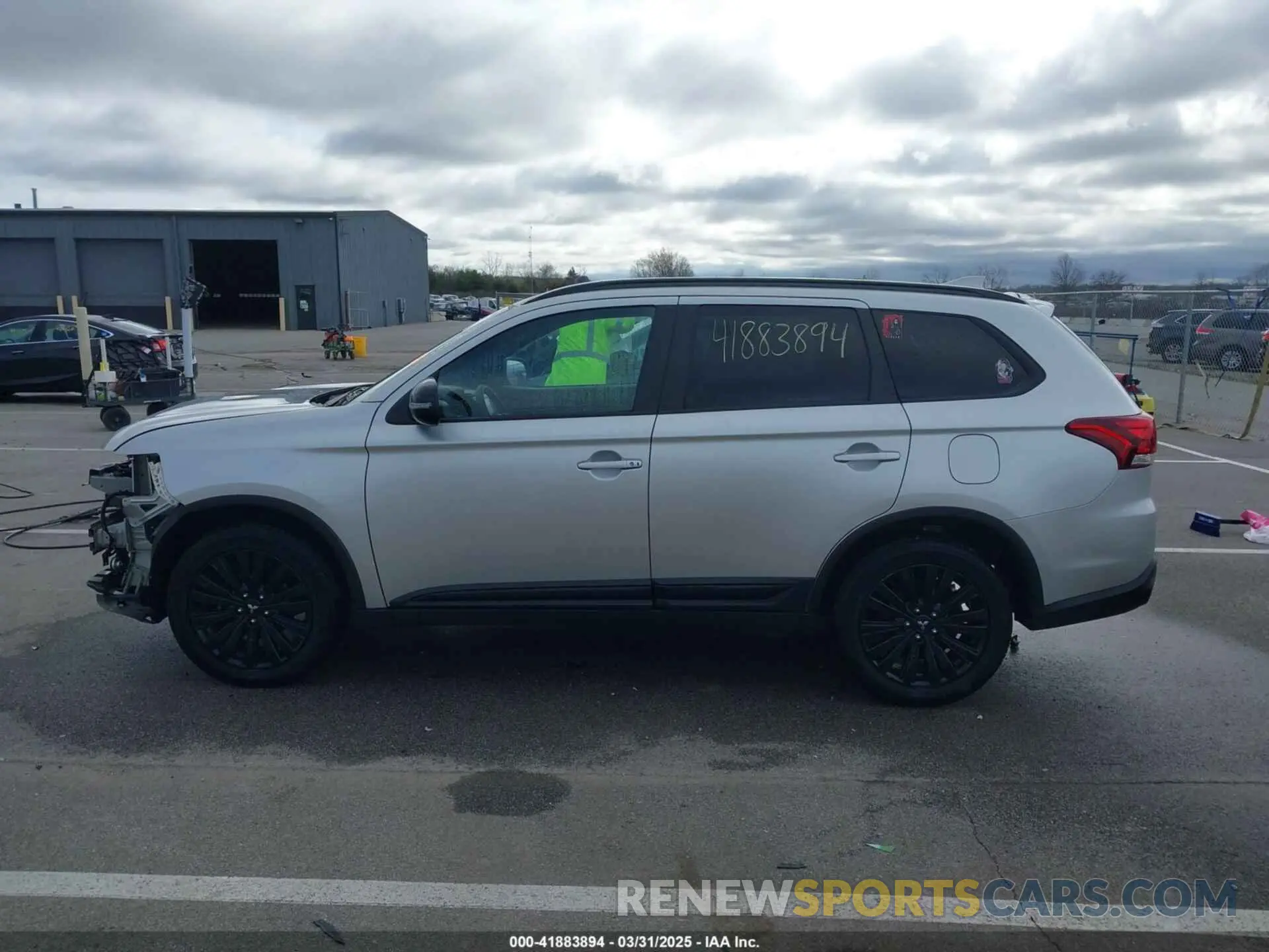 14 fotografías del automóvil dañado JA4AZ3A31LZ046189 MITSUBISHI OUTLANDER 2020