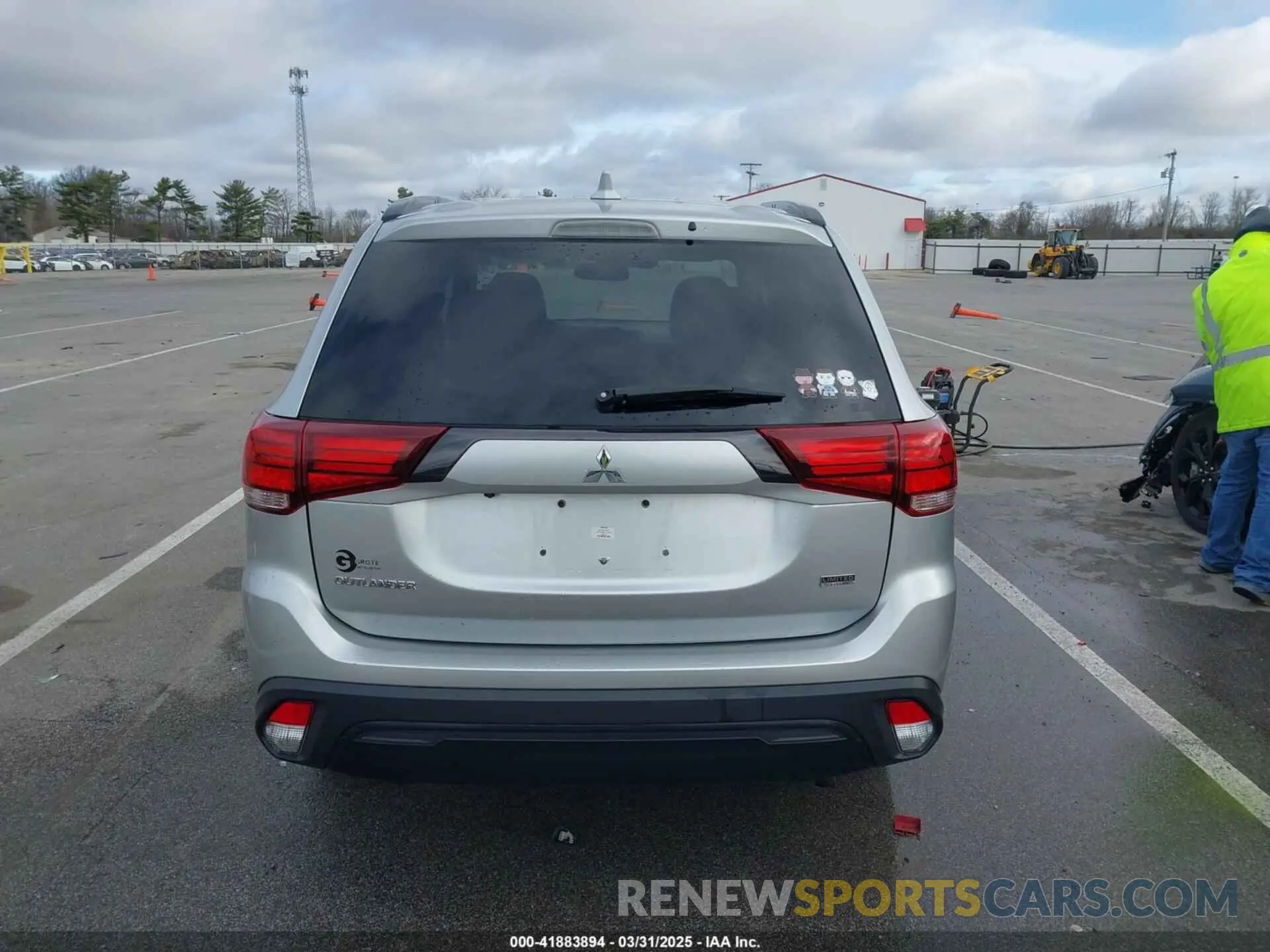 16 fotografías del automóvil dañado JA4AZ3A31LZ046189 MITSUBISHI OUTLANDER 2020