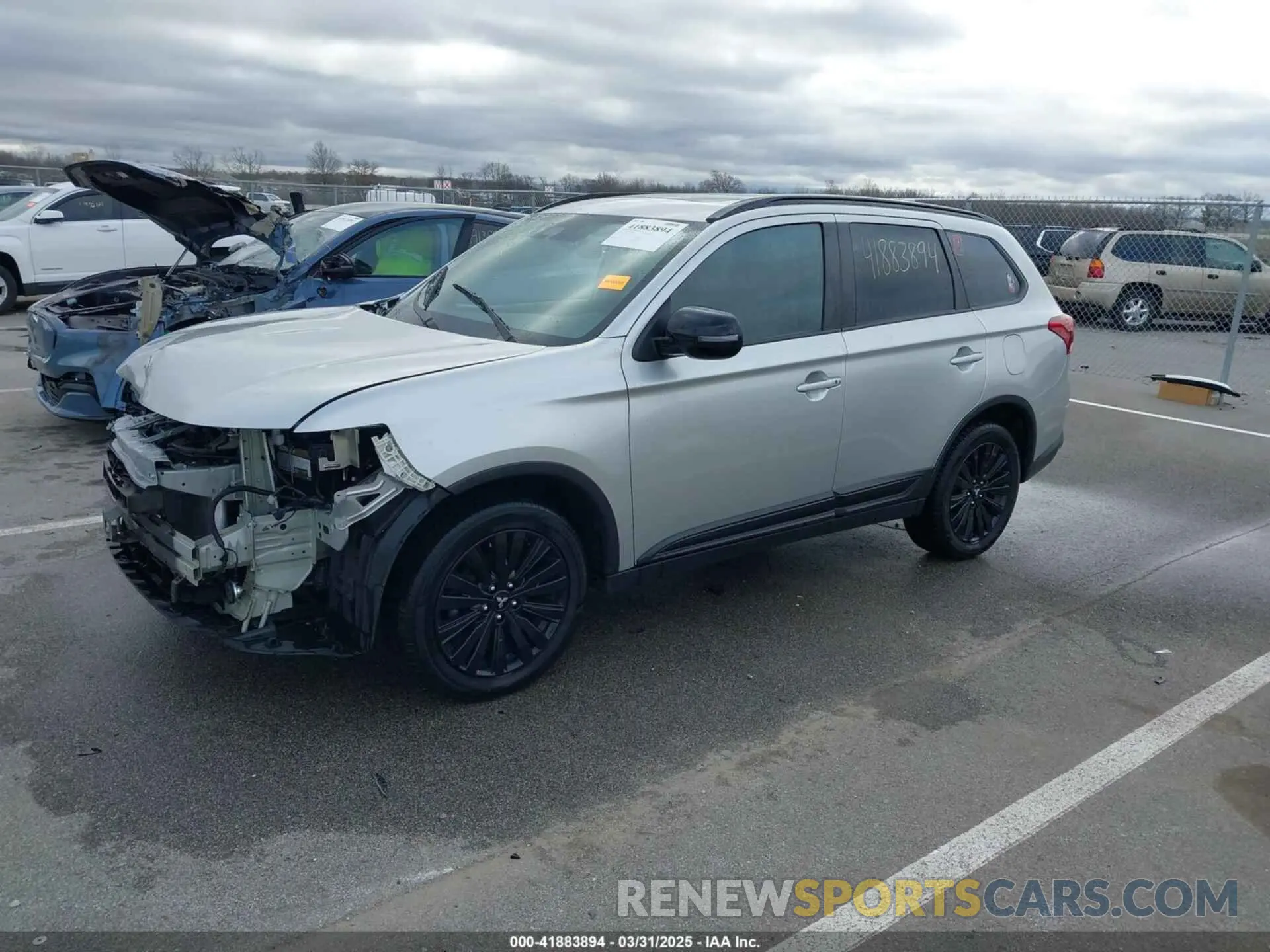 2 fotografías del automóvil dañado JA4AZ3A31LZ046189 MITSUBISHI OUTLANDER 2020