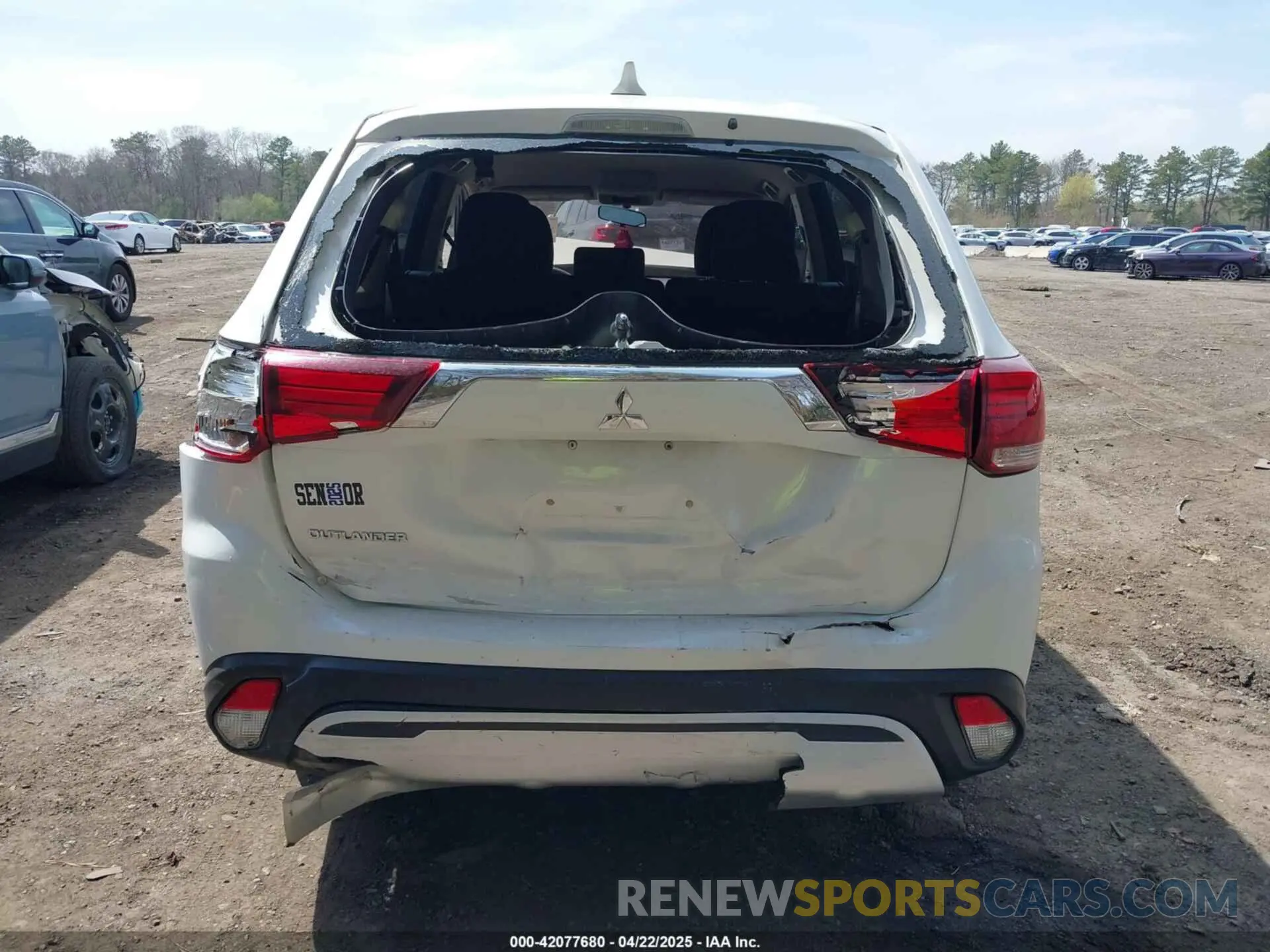 16 fotografías del automóvil dañado JA4AZ3A32LZ014982 MITSUBISHI OUTLANDER 2020