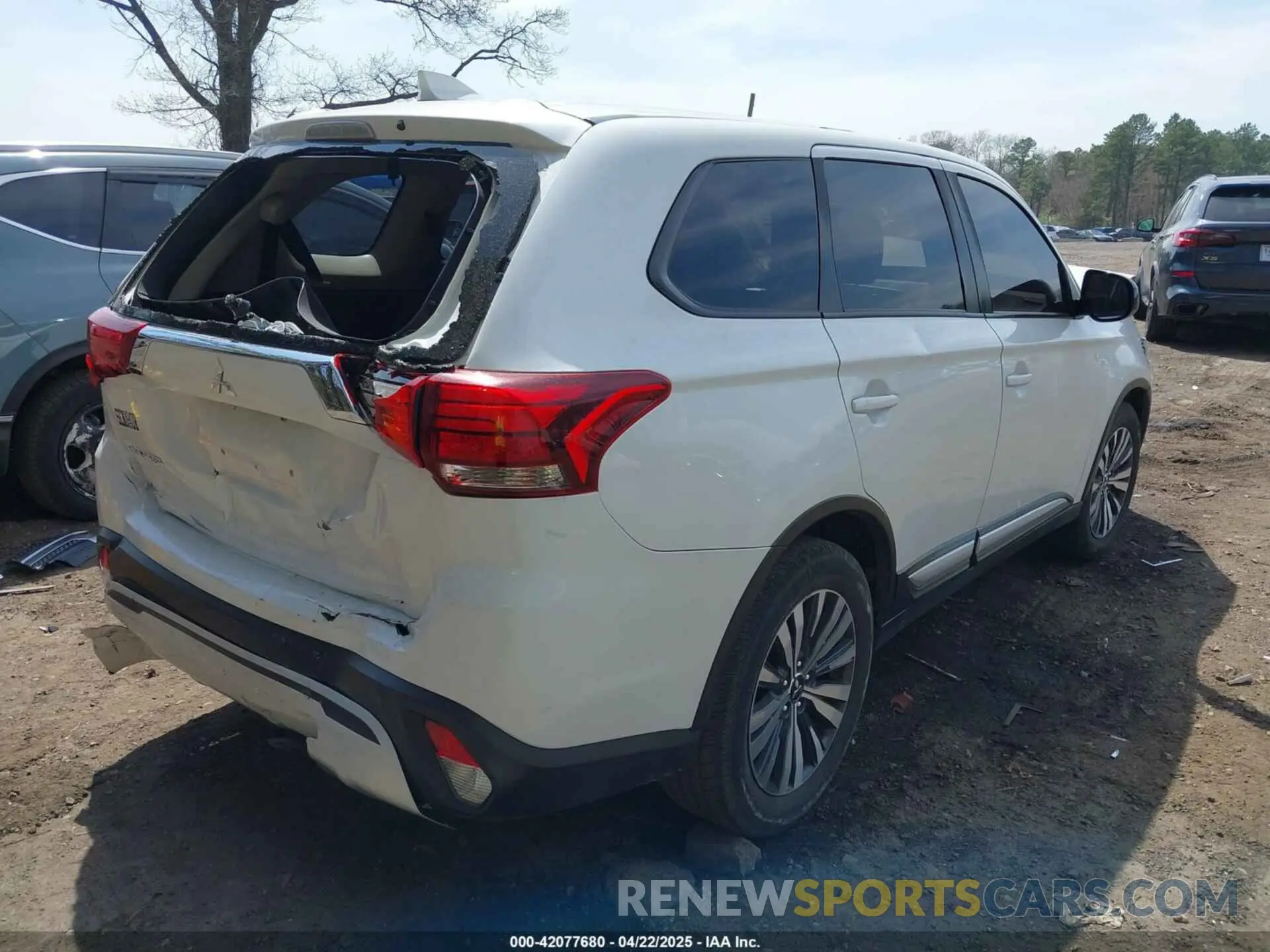 4 fotografías del automóvil dañado JA4AZ3A32LZ014982 MITSUBISHI OUTLANDER 2020