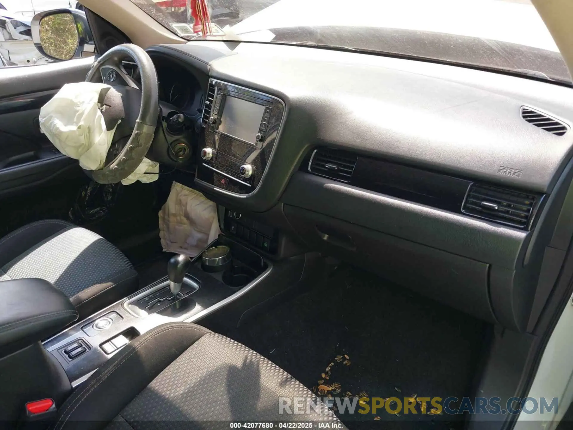 5 fotografías del automóvil dañado JA4AZ3A32LZ014982 MITSUBISHI OUTLANDER 2020