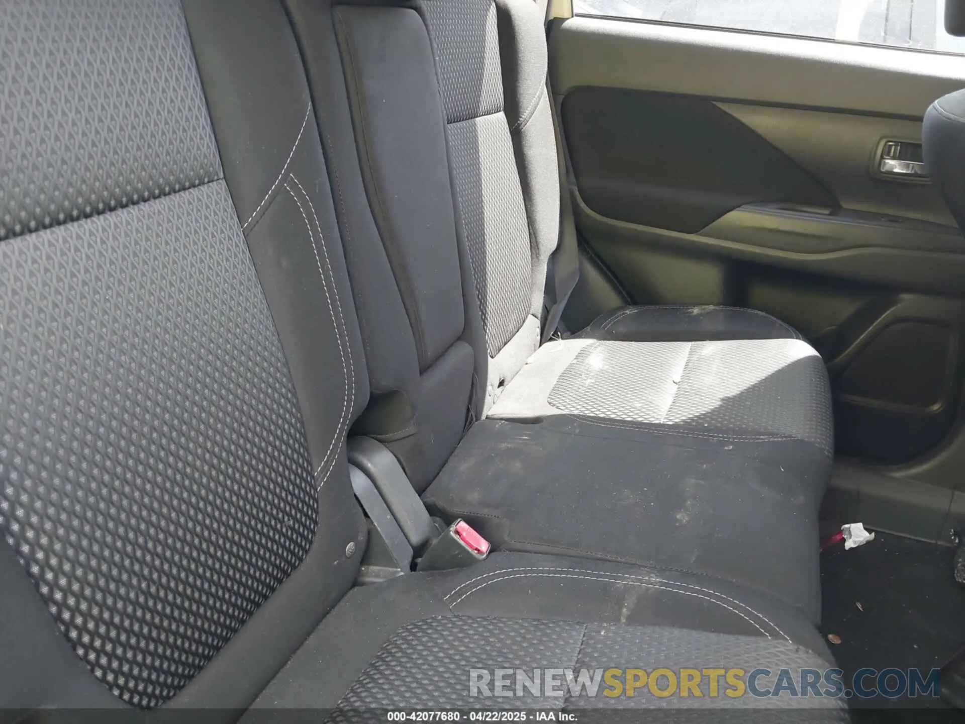 8 fotografías del automóvil dañado JA4AZ3A32LZ014982 MITSUBISHI OUTLANDER 2020