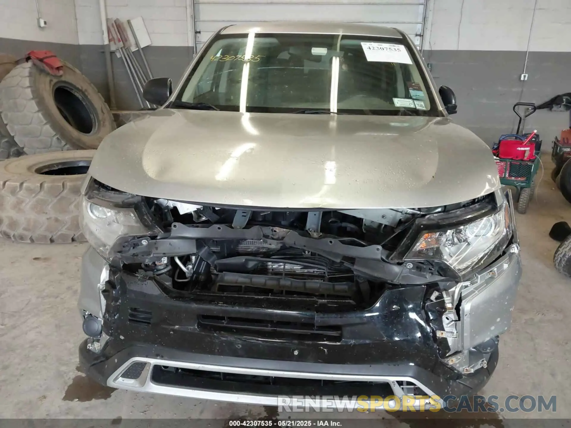 13 fotografías del automóvil dañado JA4AZ3A32LZ045956 MITSUBISHI OUTLANDER 2020
