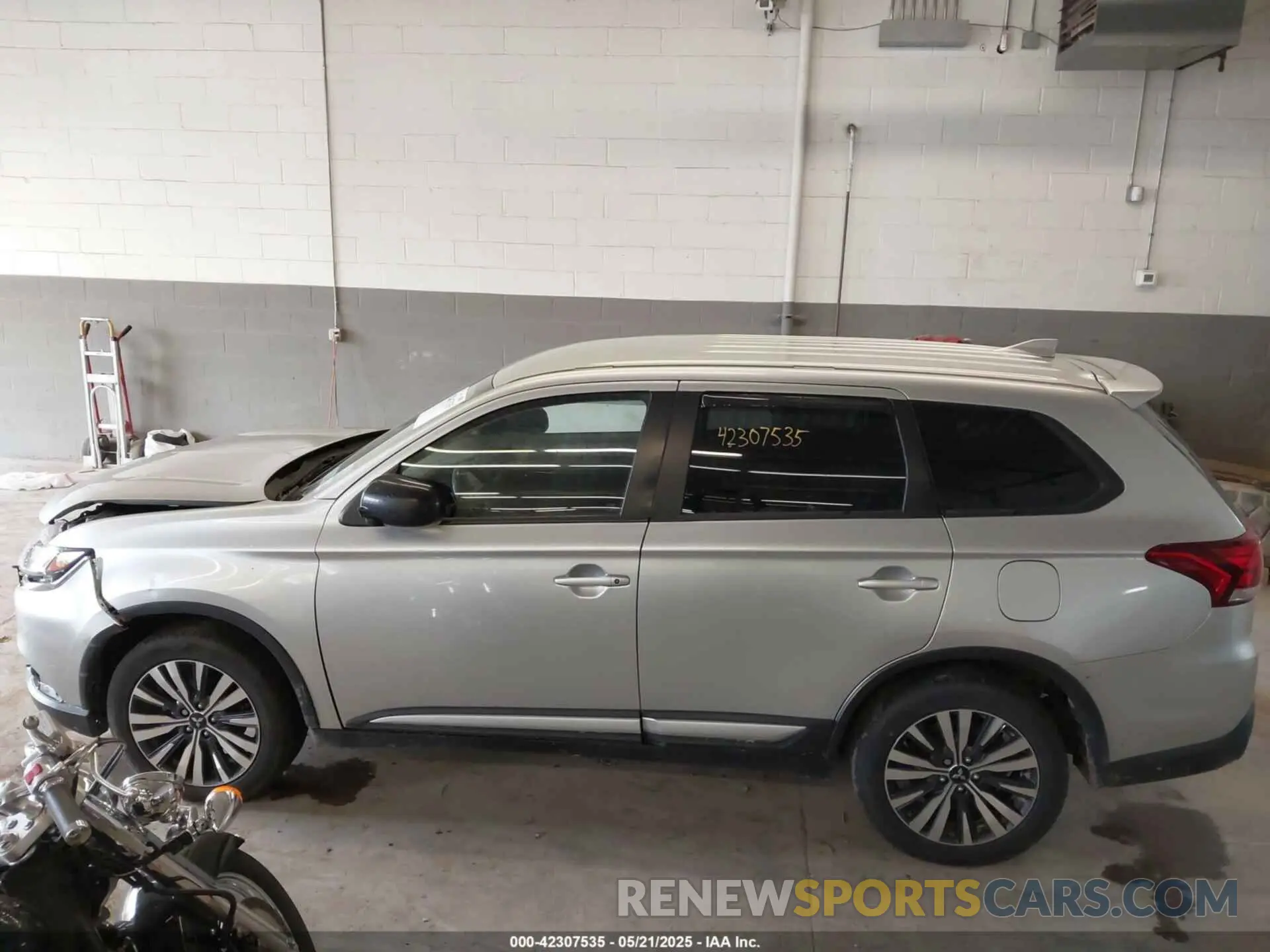 15 fotografías del automóvil dañado JA4AZ3A32LZ045956 MITSUBISHI OUTLANDER 2020
