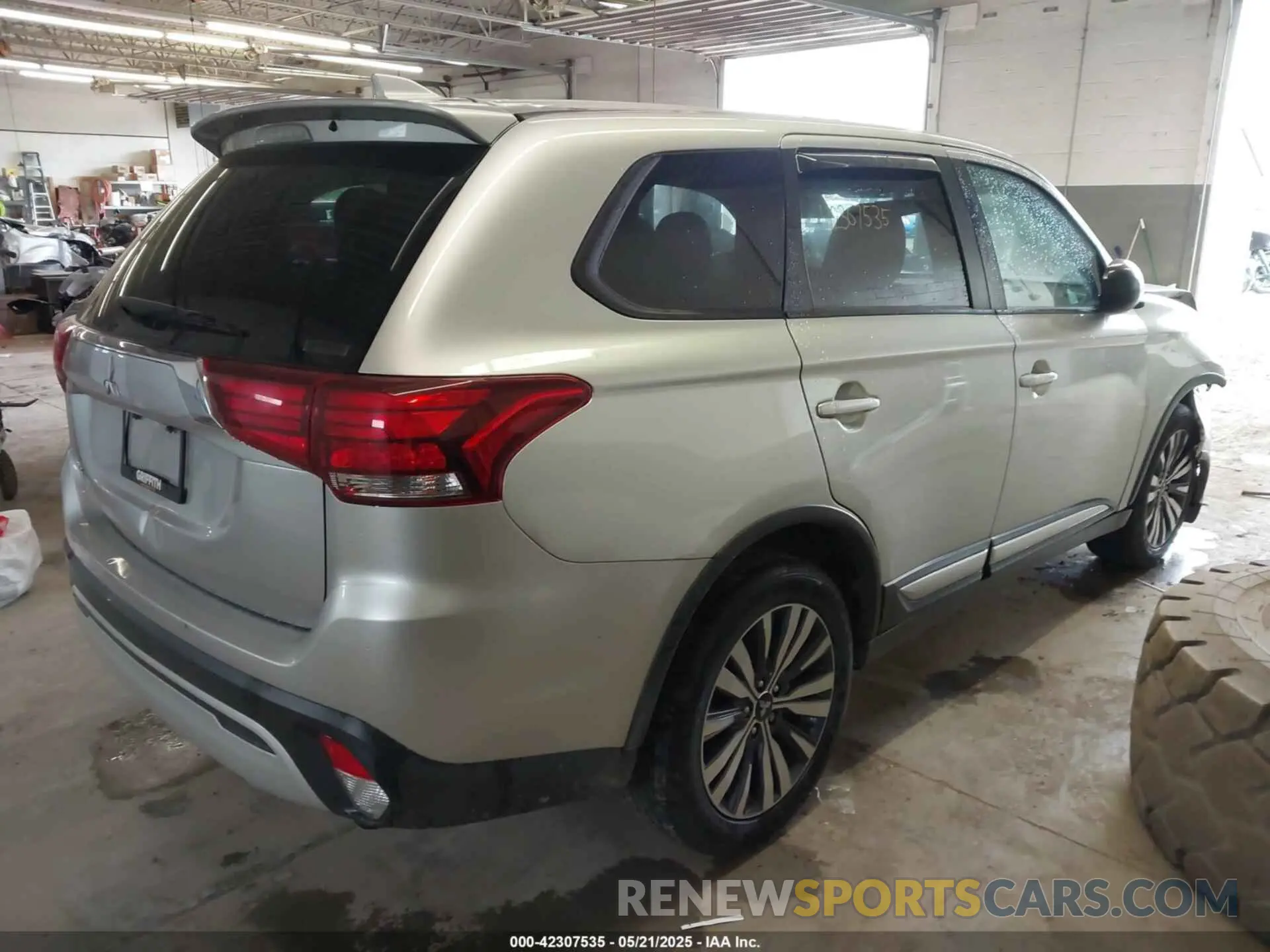 4 fotografías del automóvil dañado JA4AZ3A32LZ045956 MITSUBISHI OUTLANDER 2020