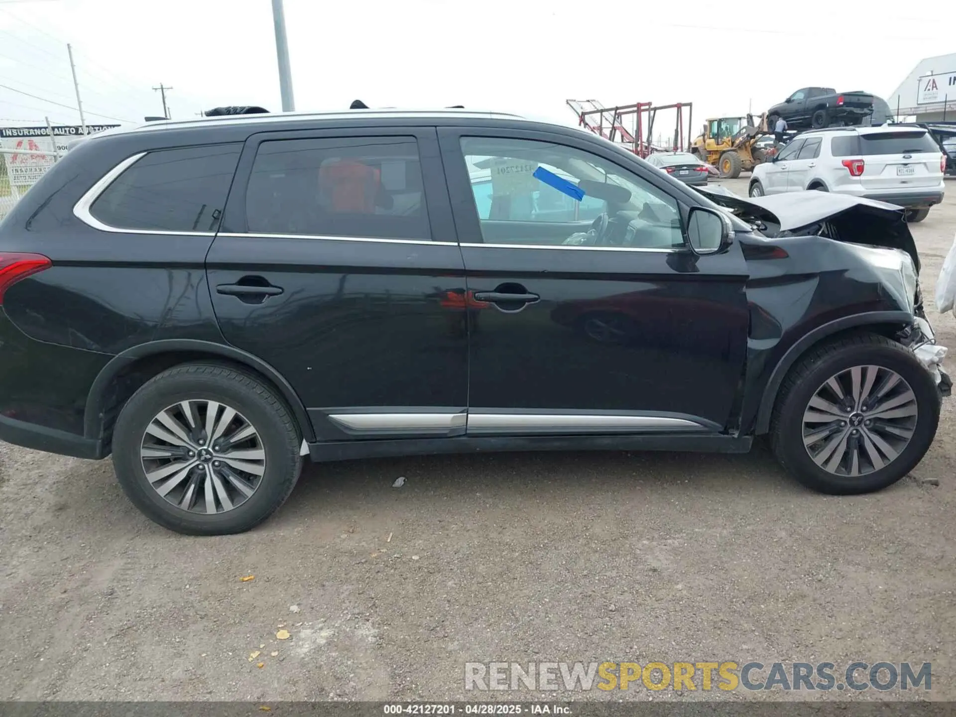 14 fotografías del automóvil dañado JA4AZ3A33LZ023870 MITSUBISHI OUTLANDER 2020