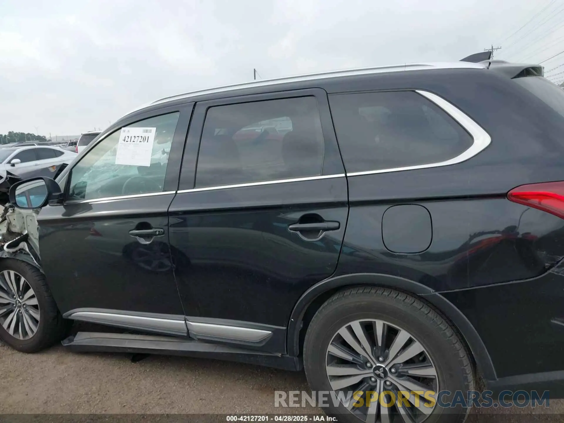15 fotografías del automóvil dañado JA4AZ3A33LZ023870 MITSUBISHI OUTLANDER 2020
