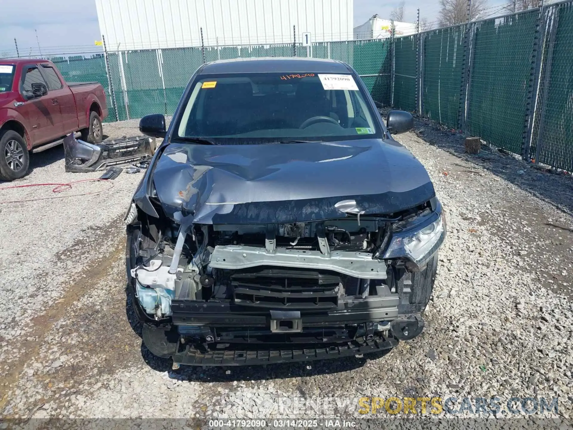 13 fotografías del automóvil dañado JA4AZ3A33LZ026557 MITSUBISHI OUTLANDER 2020