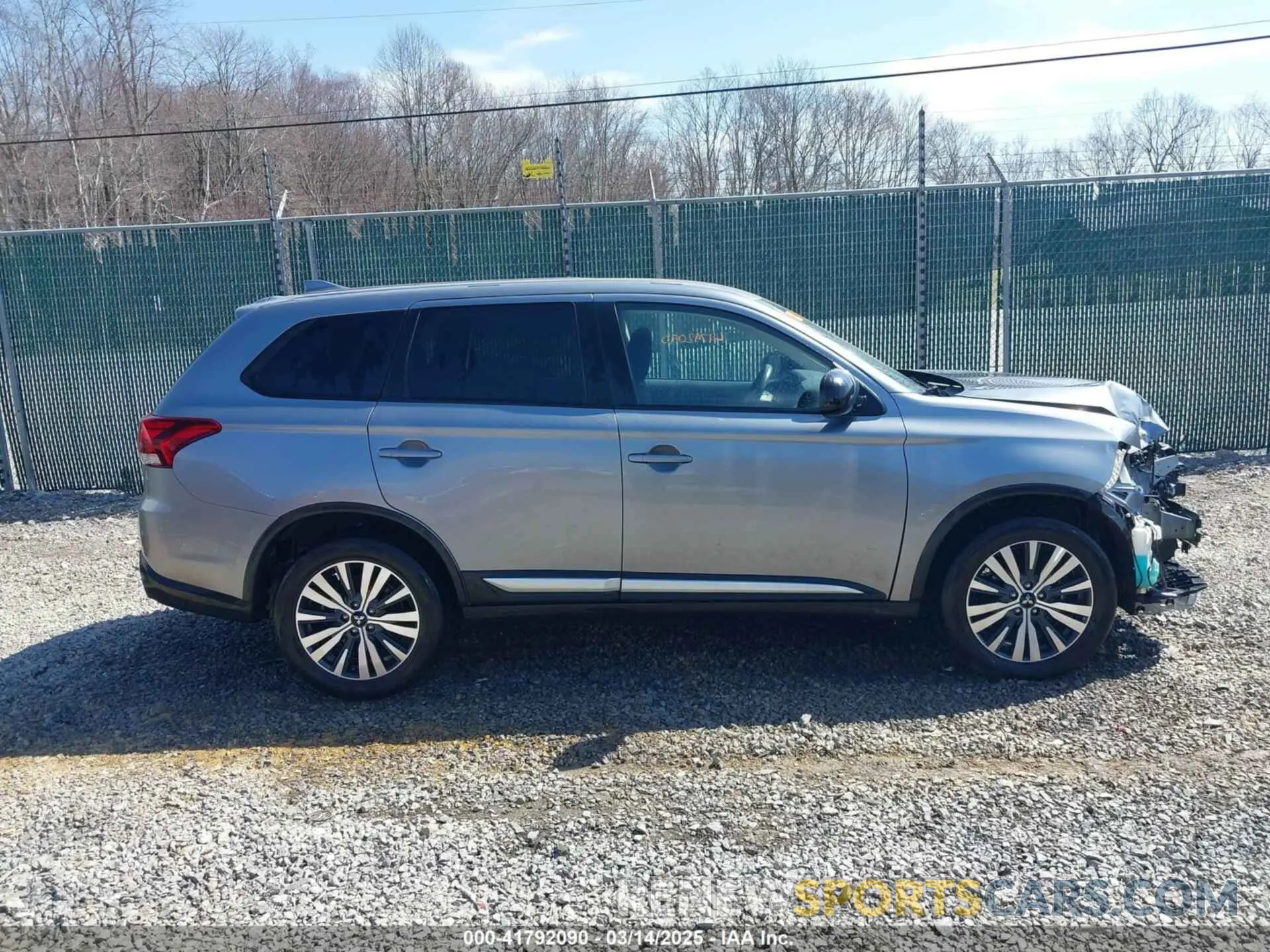 14 fotografías del automóvil dañado JA4AZ3A33LZ026557 MITSUBISHI OUTLANDER 2020