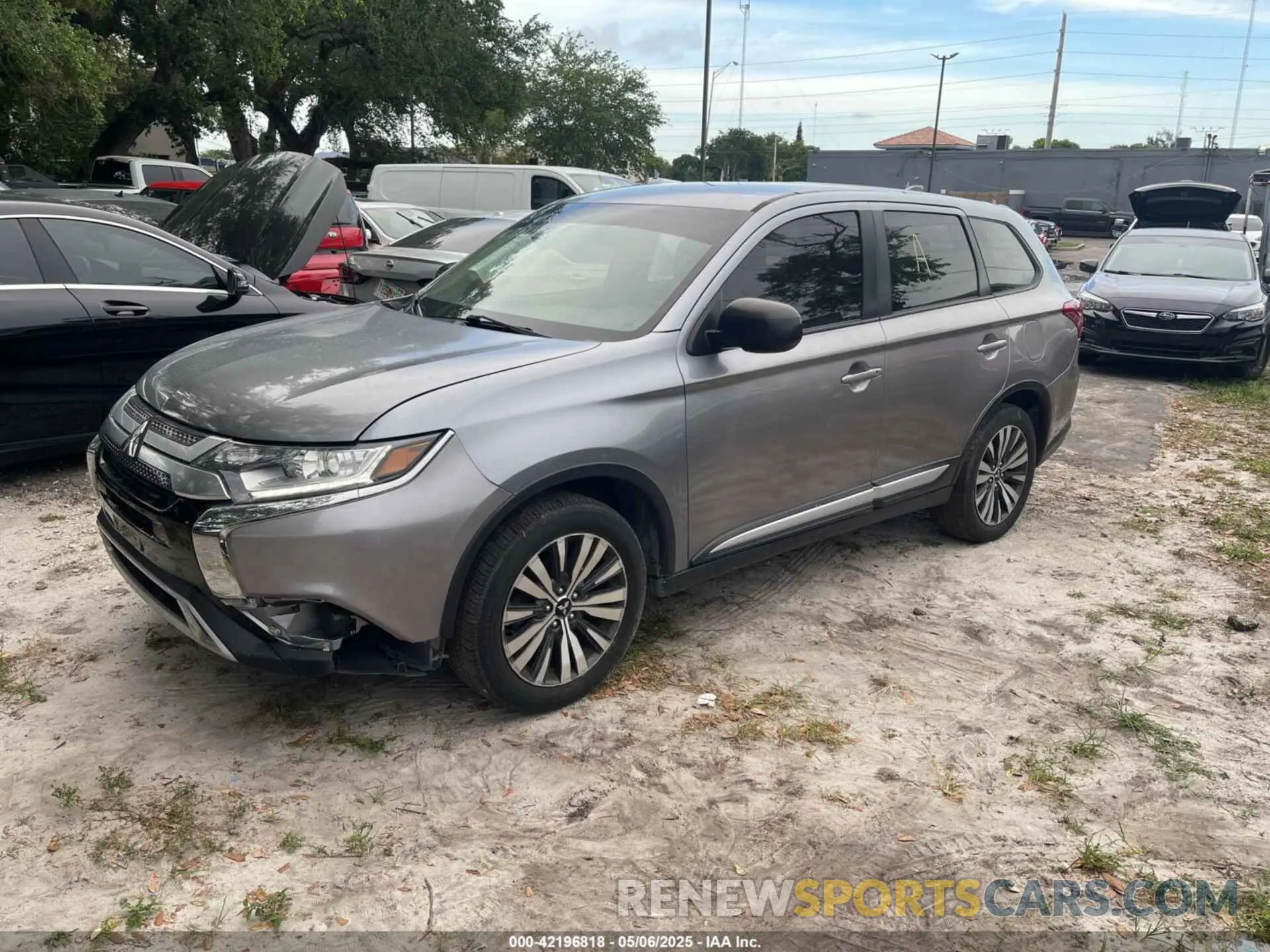 2 fotografías del automóvil dañado JA4AZ3A33LZ026770 MITSUBISHI OUTLANDER 2020