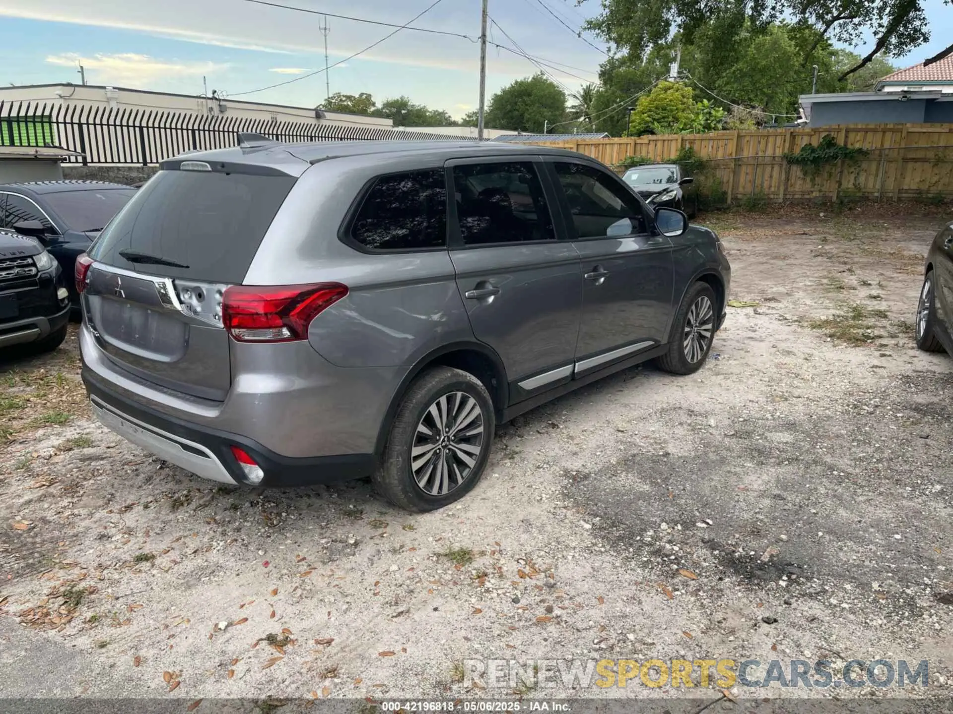 4 fotografías del automóvil dañado JA4AZ3A33LZ026770 MITSUBISHI OUTLANDER 2020