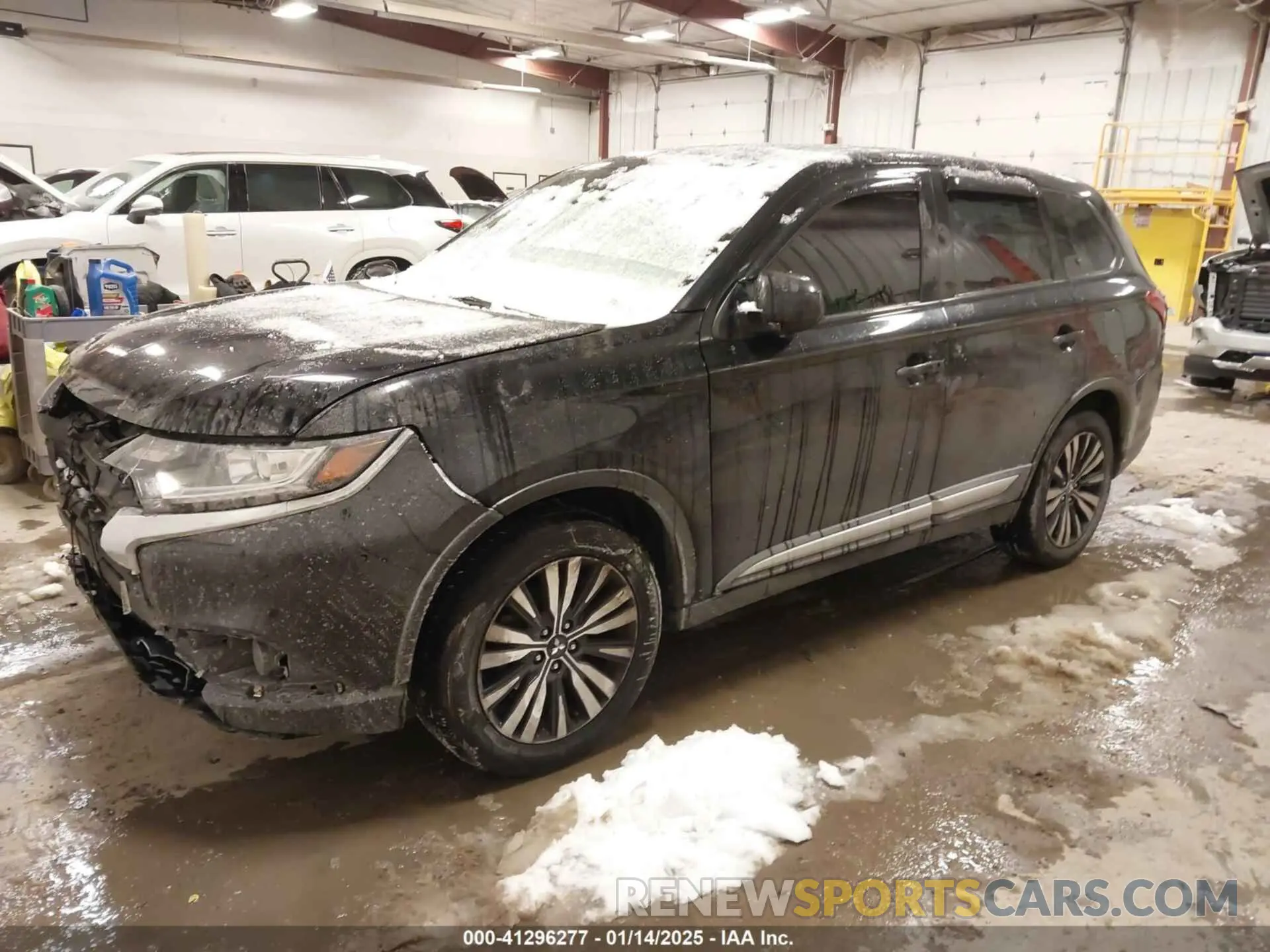 2 fotografías del automóvil dañado JA4AZ3A33LZ048610 MITSUBISHI OUTLANDER 2020