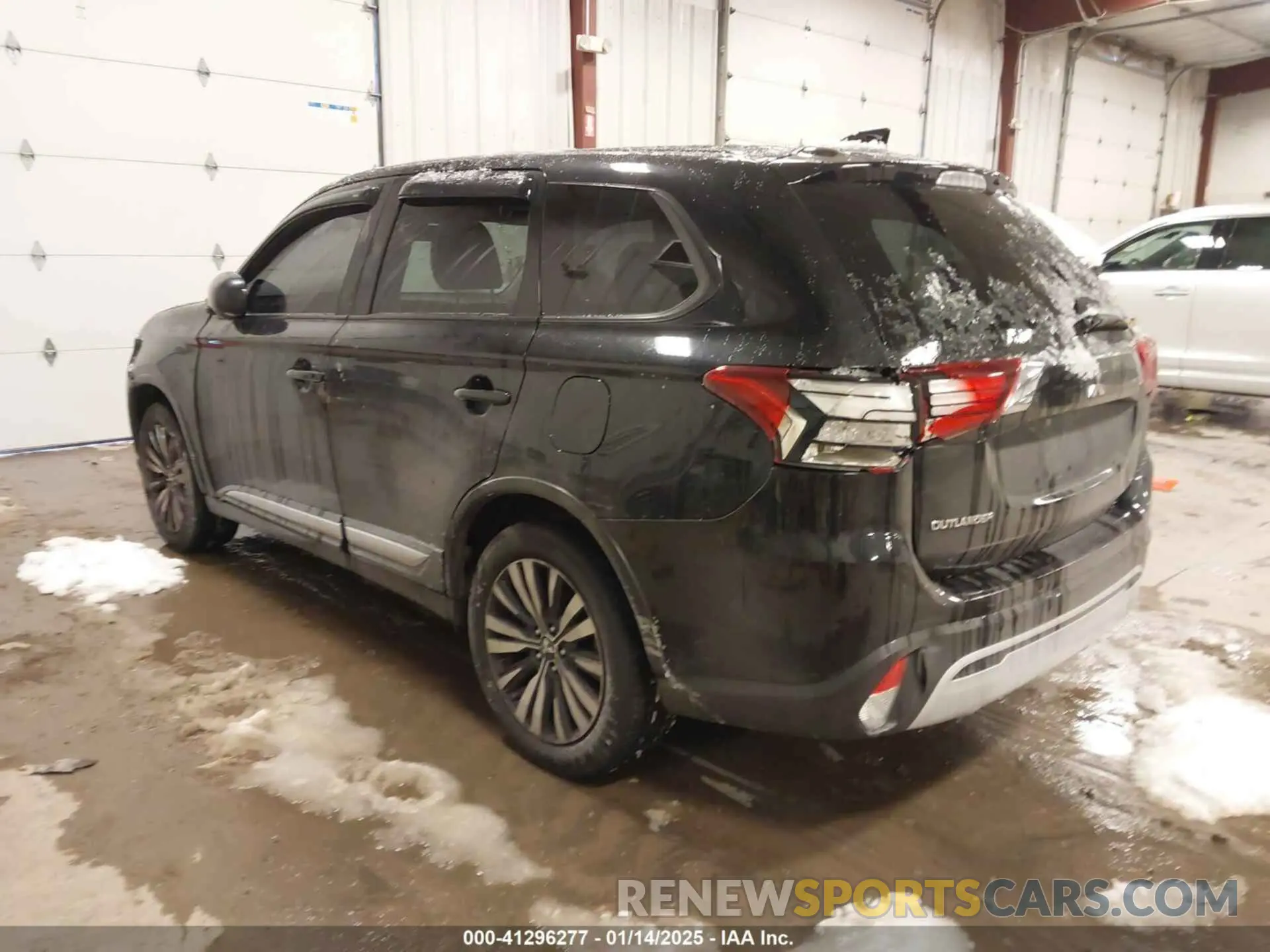 3 fotografías del automóvil dañado JA4AZ3A33LZ048610 MITSUBISHI OUTLANDER 2020