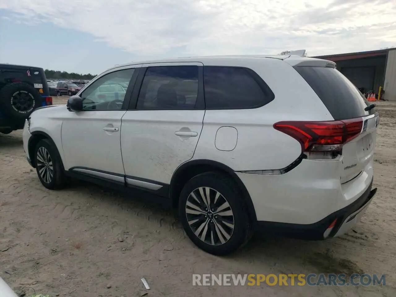 2 fotografías del automóvil dañado JA4AZ3A34LZ017124 MITSUBISHI OUTLANDER 2020