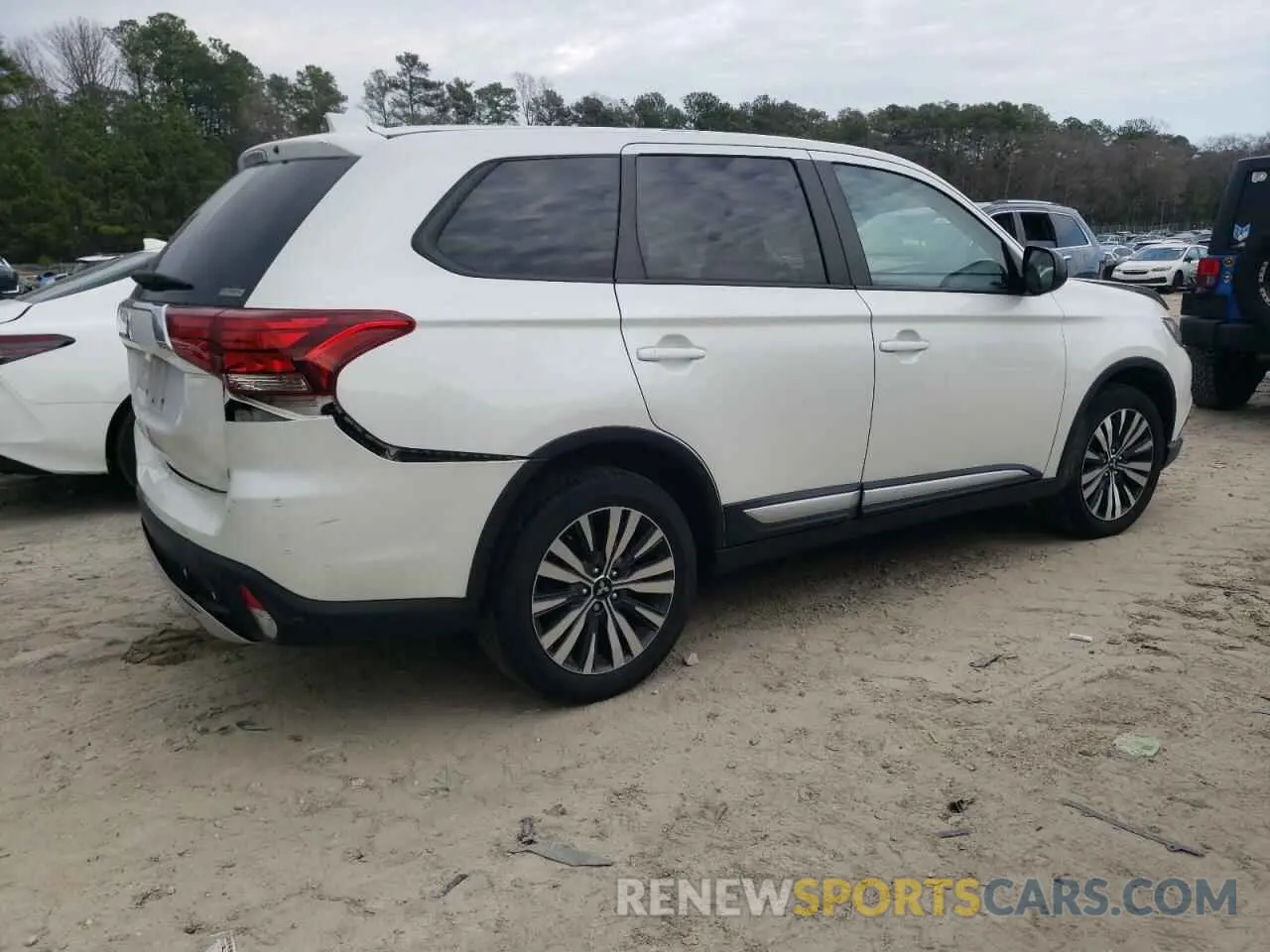 3 fotografías del automóvil dañado JA4AZ3A34LZ017124 MITSUBISHI OUTLANDER 2020