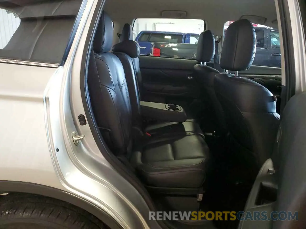 11 fotografías del automóvil dañado JA4AZ3A36LZ030649 MITSUBISHI OUTLANDER 2020