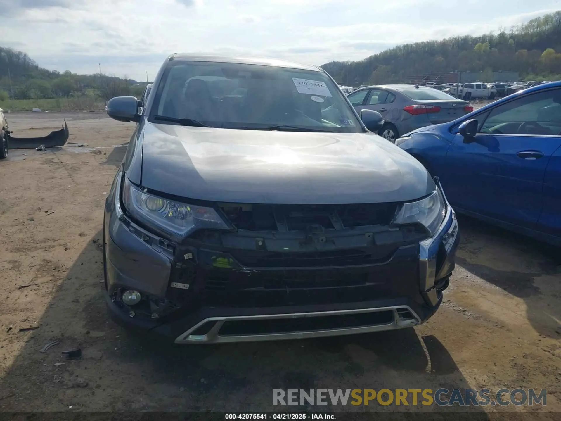 13 fotografías del automóvil dañado JA4AZ3A36LZ043837 MITSUBISHI OUTLANDER 2020