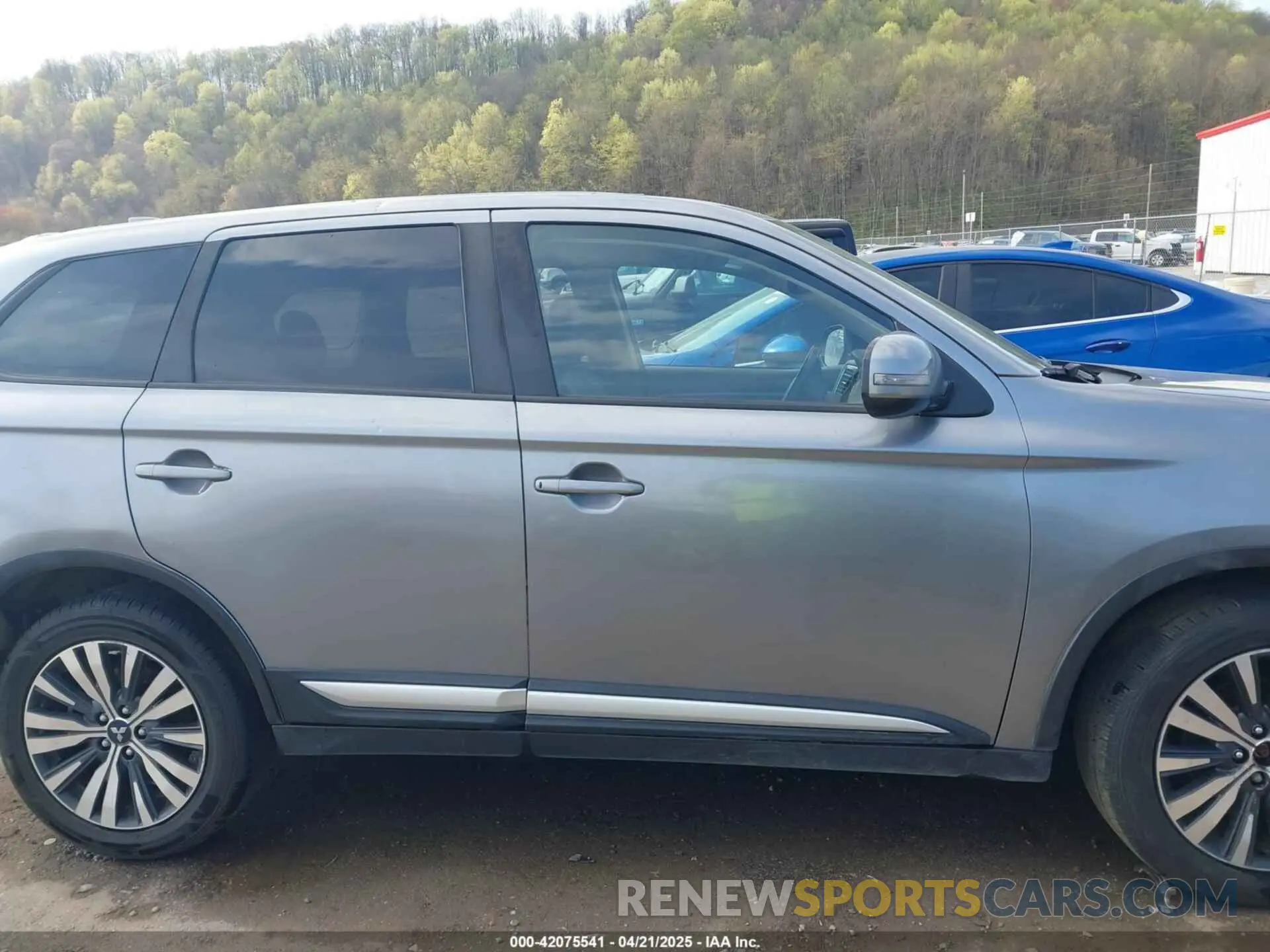 14 fotografías del automóvil dañado JA4AZ3A36LZ043837 MITSUBISHI OUTLANDER 2020