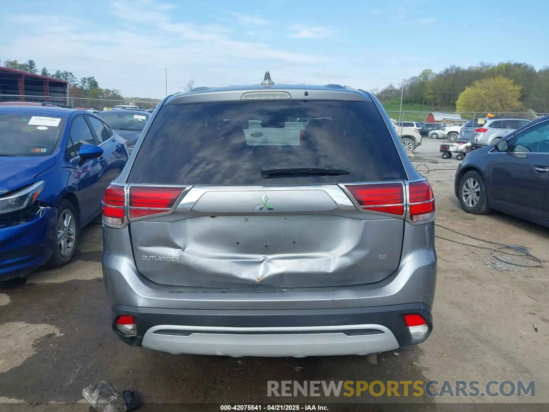 17 fotografías del automóvil dañado JA4AZ3A36LZ043837 MITSUBISHI OUTLANDER 2020