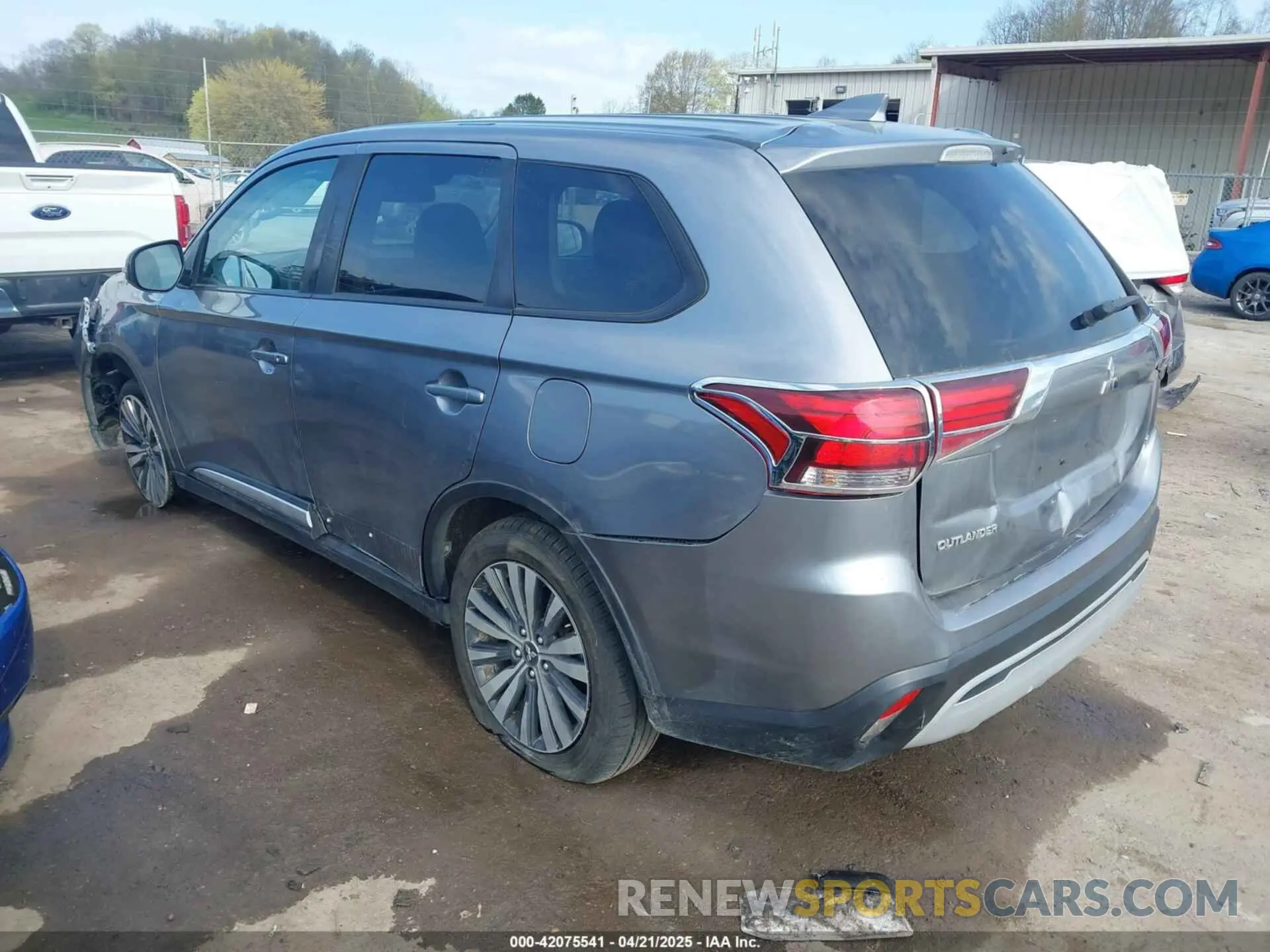 3 fotografías del automóvil dañado JA4AZ3A36LZ043837 MITSUBISHI OUTLANDER 2020