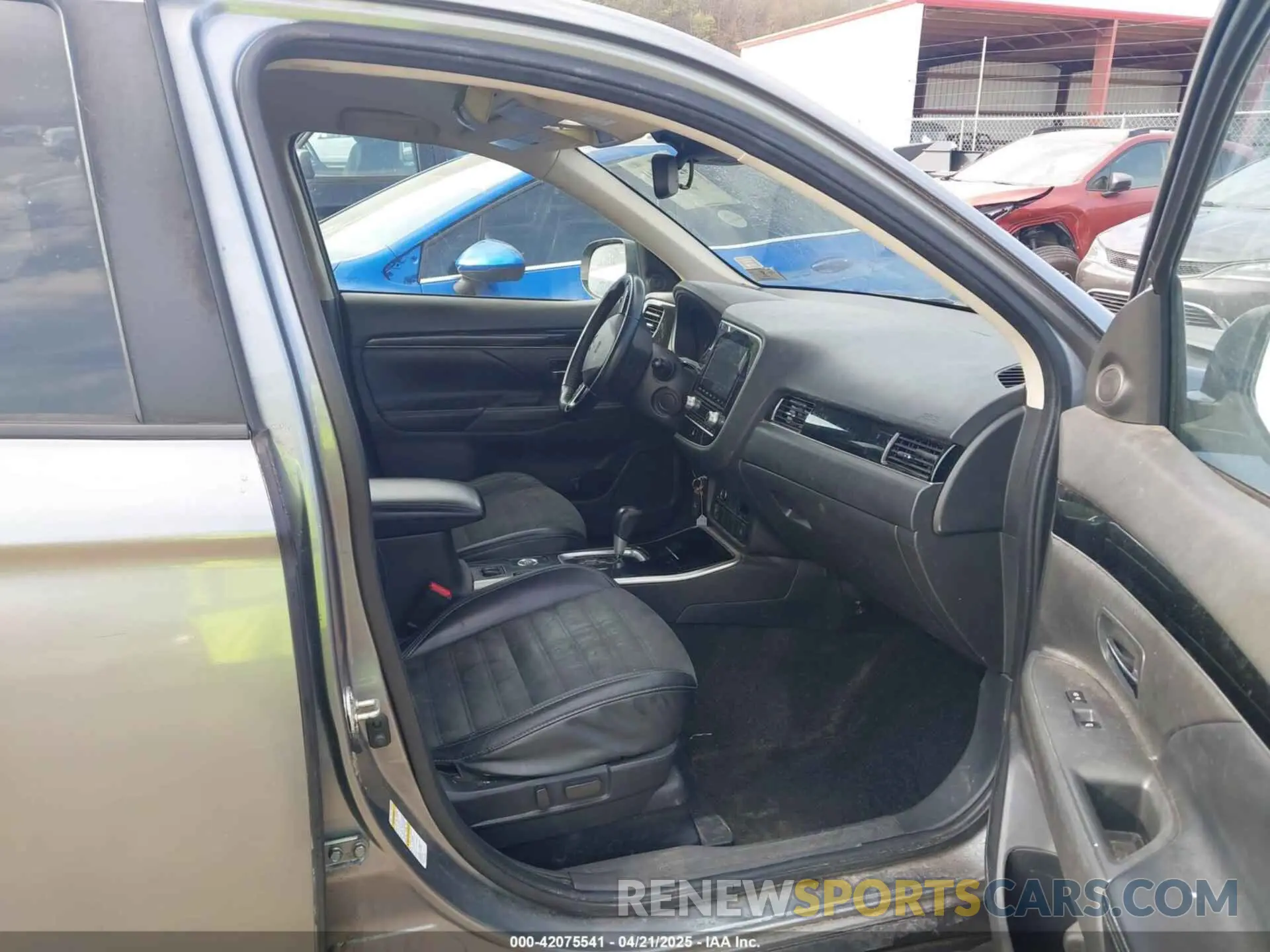 5 fotografías del automóvil dañado JA4AZ3A36LZ043837 MITSUBISHI OUTLANDER 2020