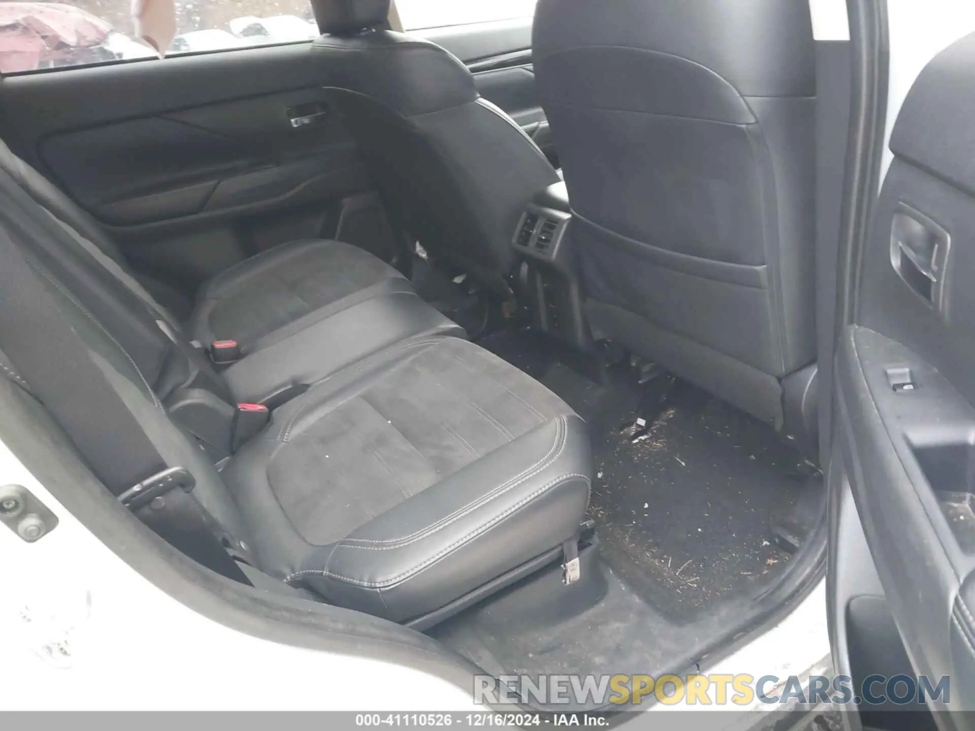 8 fotografías del automóvil dañado JA4AZ3A37LZ008157 MITSUBISHI OUTLANDER 2020
