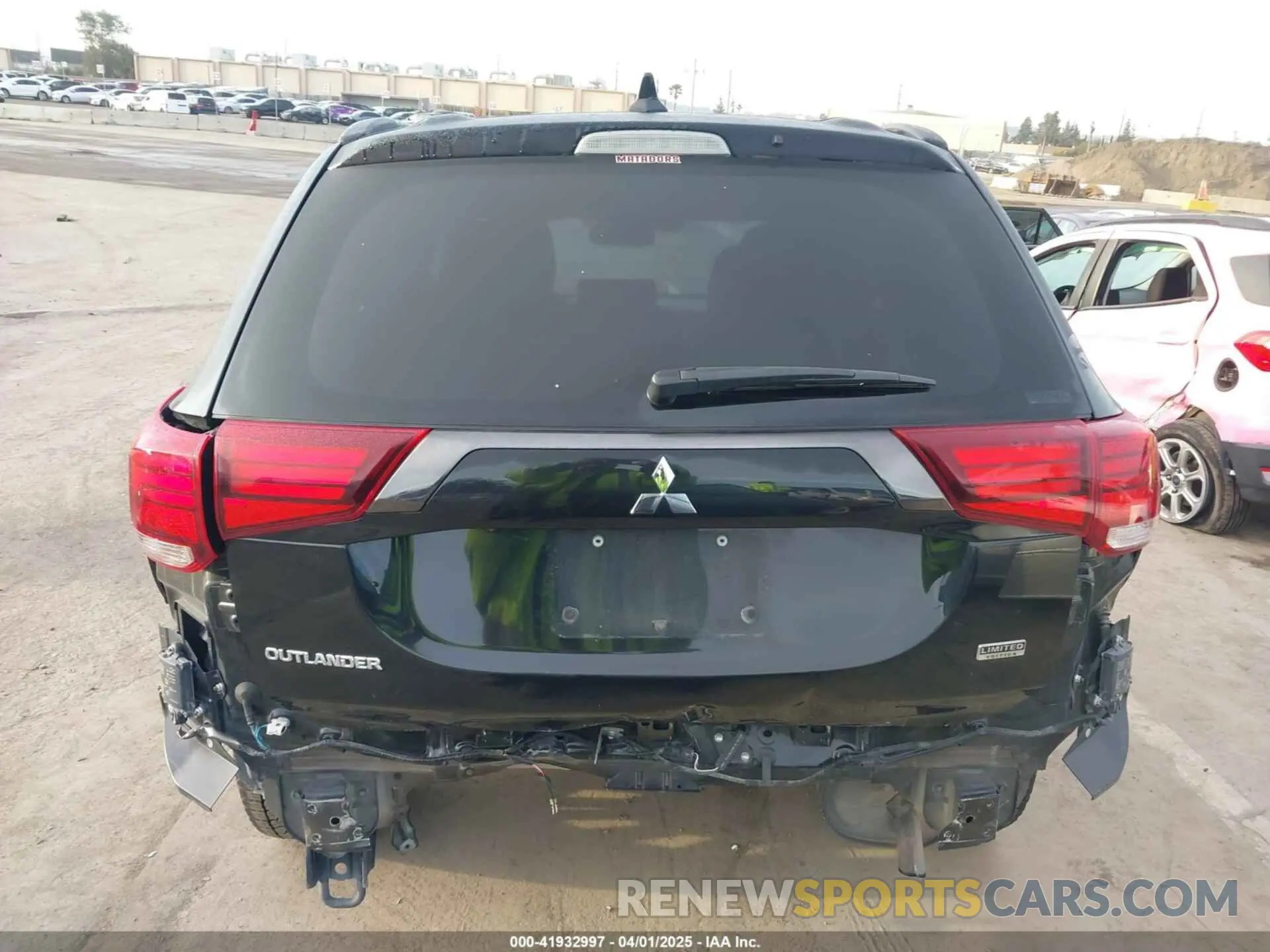 17 fotografías del automóvil dañado JA4AZ3A37LZ043216 MITSUBISHI OUTLANDER 2020