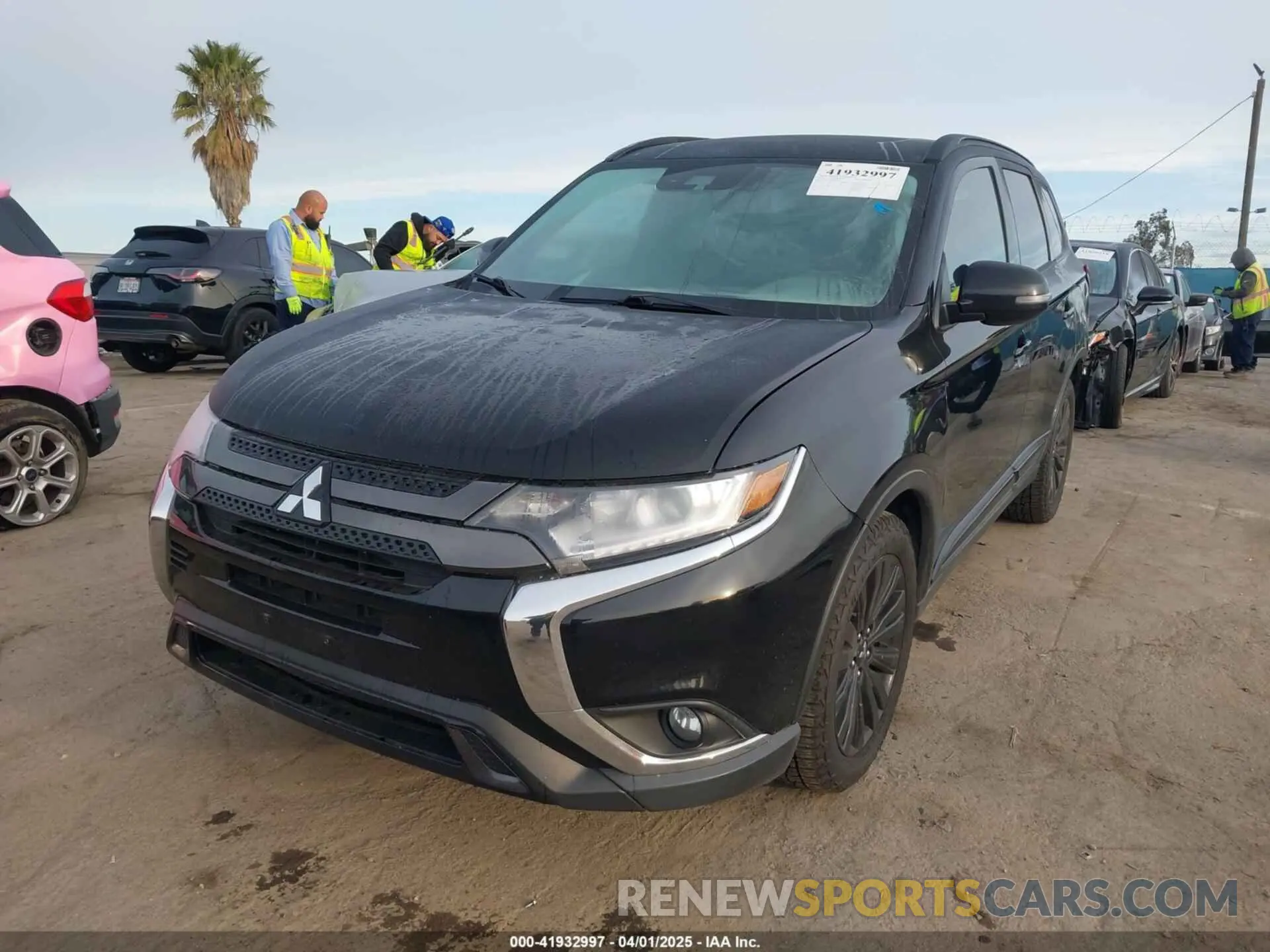 2 fotografías del automóvil dañado JA4AZ3A37LZ043216 MITSUBISHI OUTLANDER 2020
