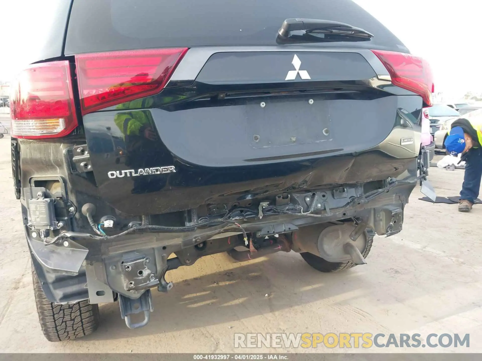 6 fotografías del automóvil dañado JA4AZ3A37LZ043216 MITSUBISHI OUTLANDER 2020