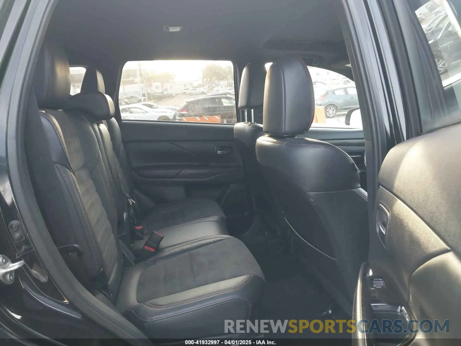 8 fotografías del automóvil dañado JA4AZ3A37LZ043216 MITSUBISHI OUTLANDER 2020