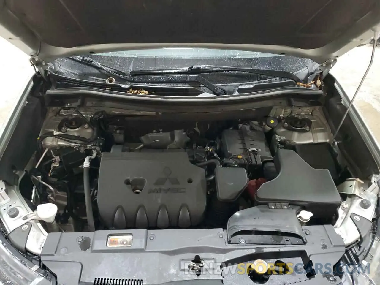 11 fotografías del automóvil dañado JA4AZ3A37LZ045161 MITSUBISHI OUTLANDER 2020
