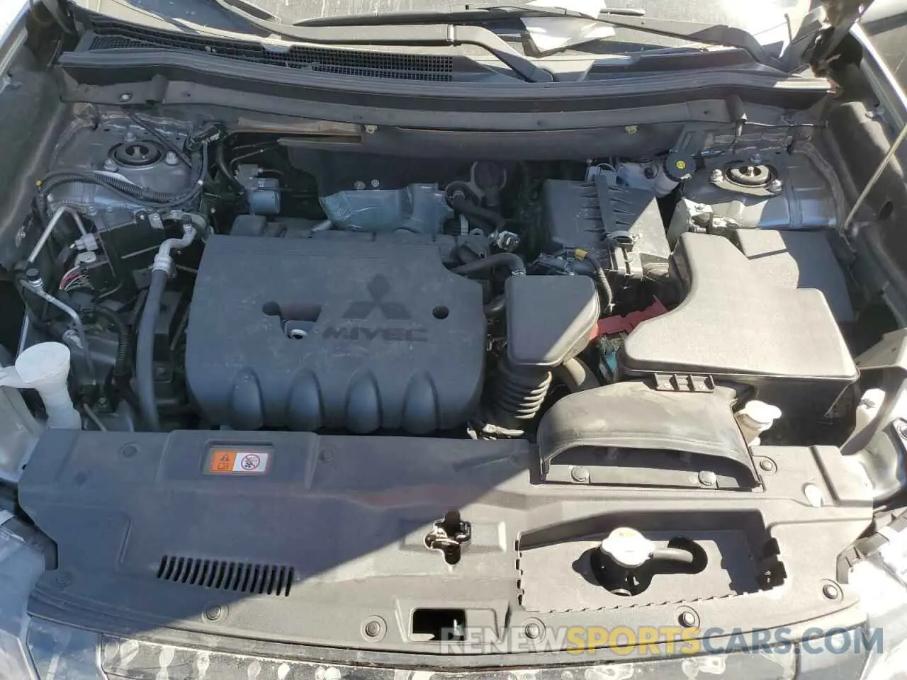 12 fotografías del automóvil dañado JA4AZ3A39LZ040530 MITSUBISHI OUTLANDER 2020