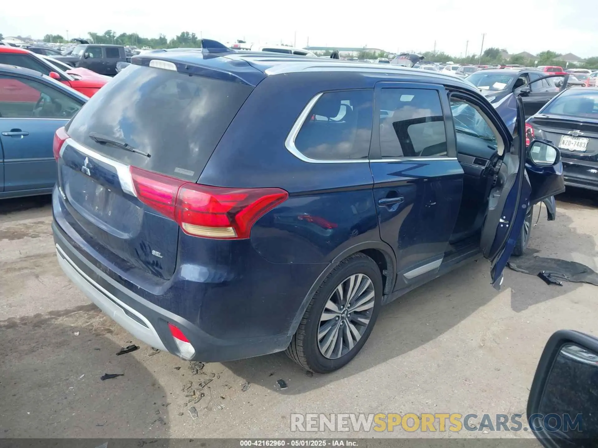 4 fotografías del automóvil dañado JA4AZ3A39LZ042844 MITSUBISHI OUTLANDER 2020
