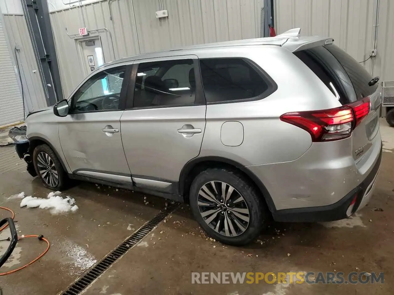 2 fotografías del automóvil dañado JA4AZ3A3XLZ026412 MITSUBISHI OUTLANDER 2020