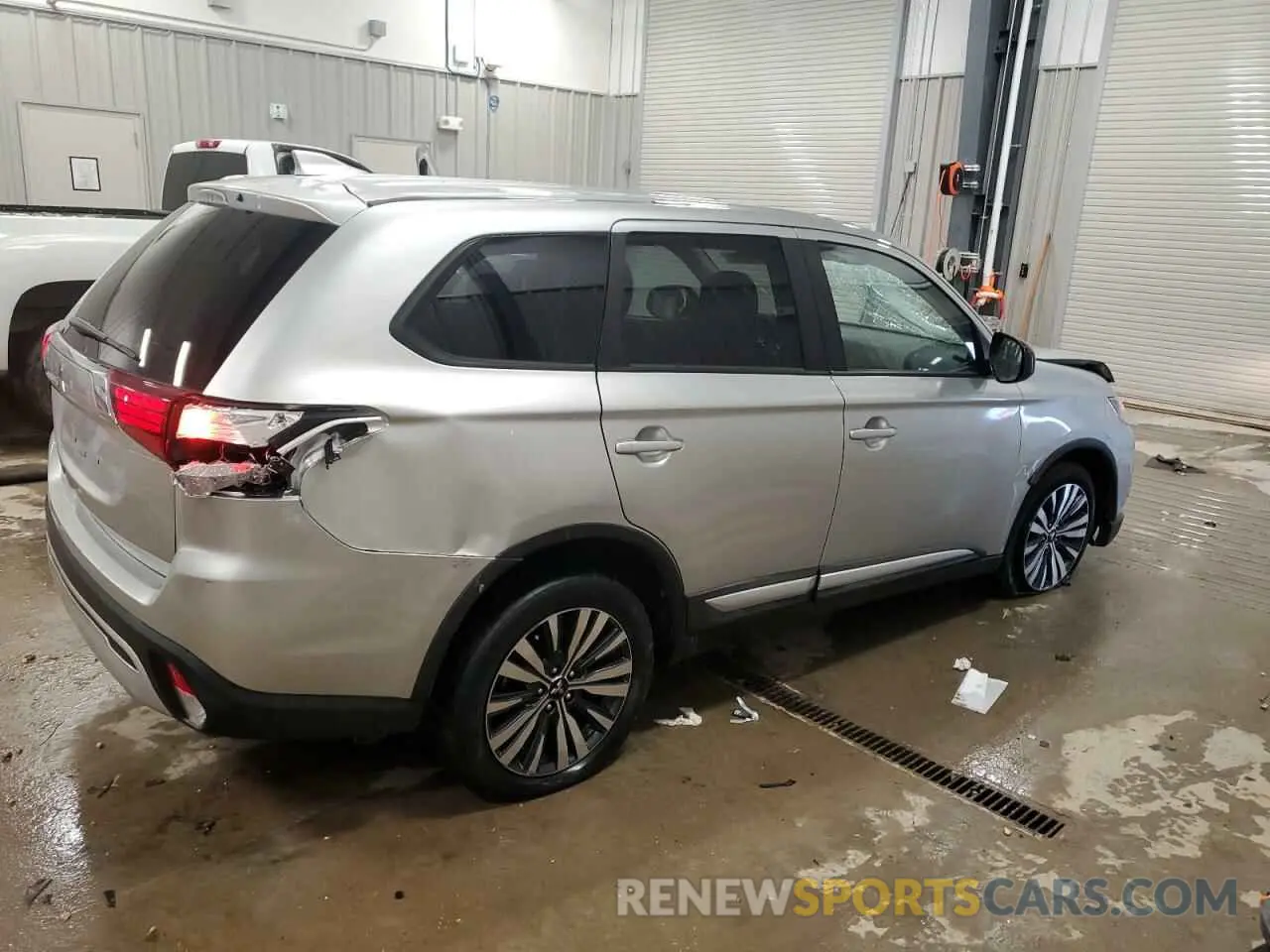 3 fotografías del automóvil dañado JA4AZ3A3XLZ026412 MITSUBISHI OUTLANDER 2020