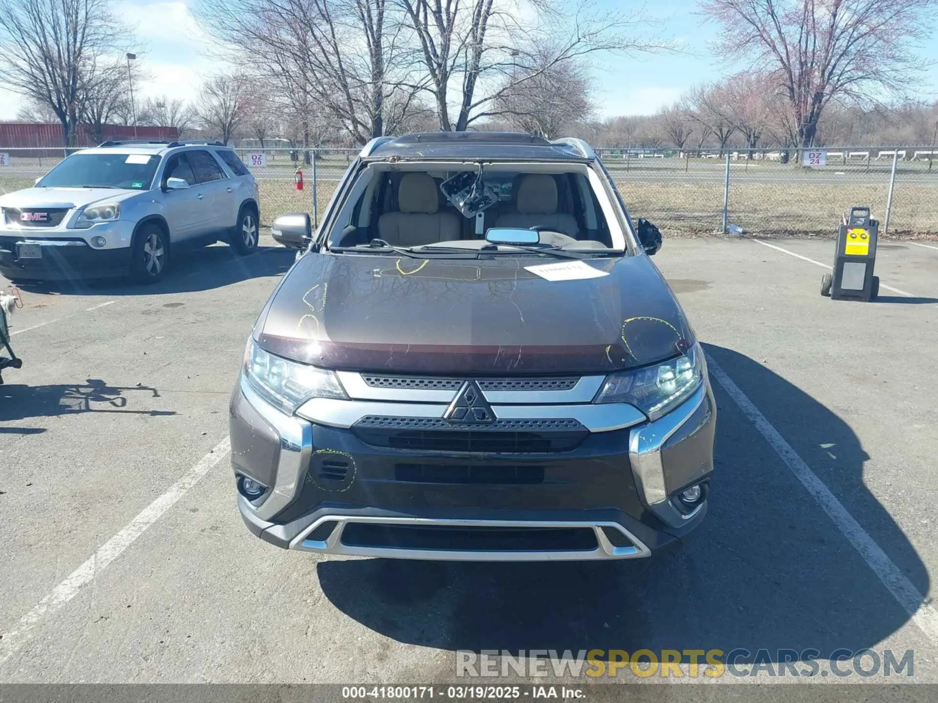 12 fotografías del automóvil dañado JA4JZ4AX4LZ008884 MITSUBISHI OUTLANDER 2020