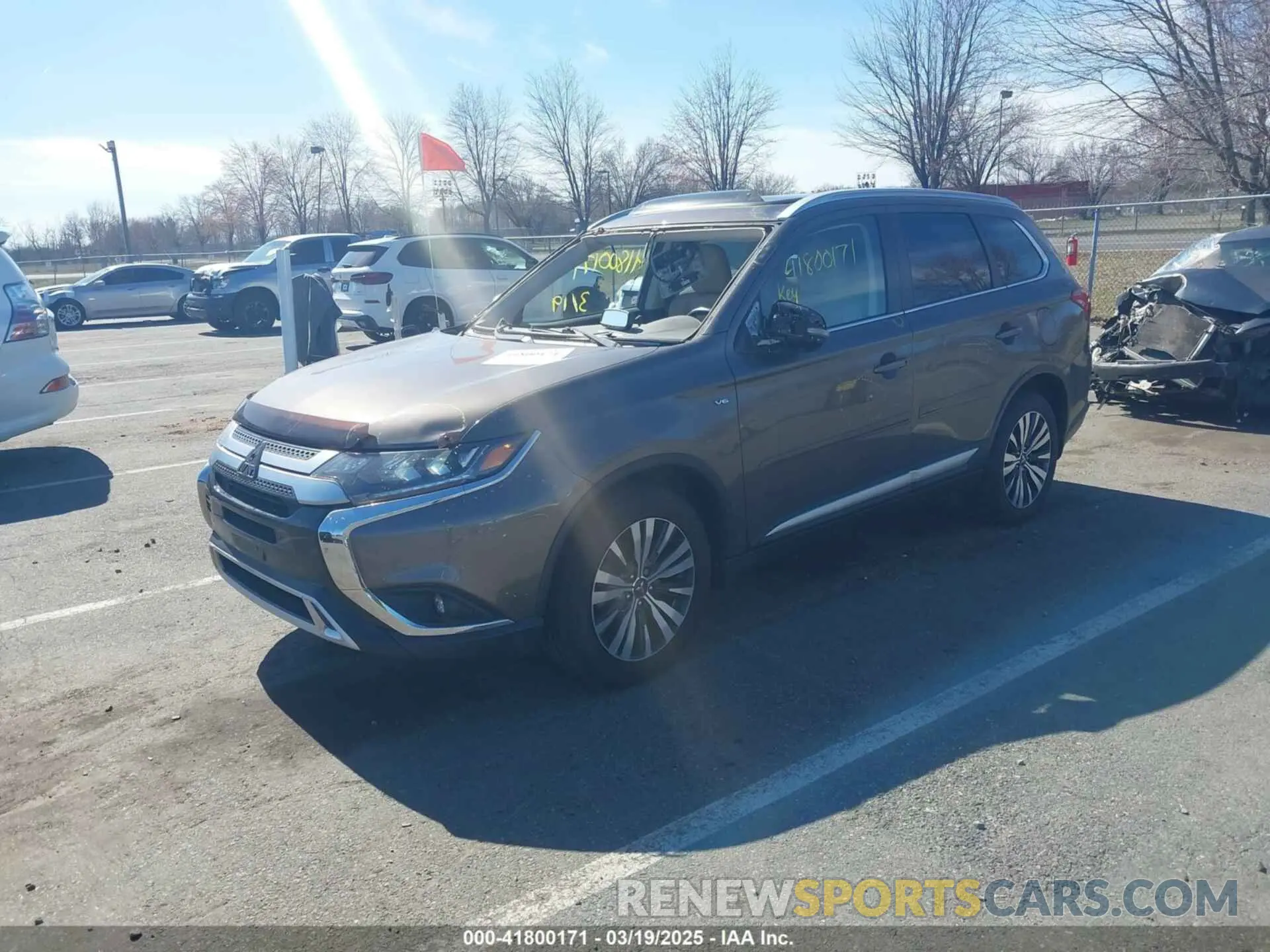 2 fotografías del automóvil dañado JA4JZ4AX4LZ008884 MITSUBISHI OUTLANDER 2020